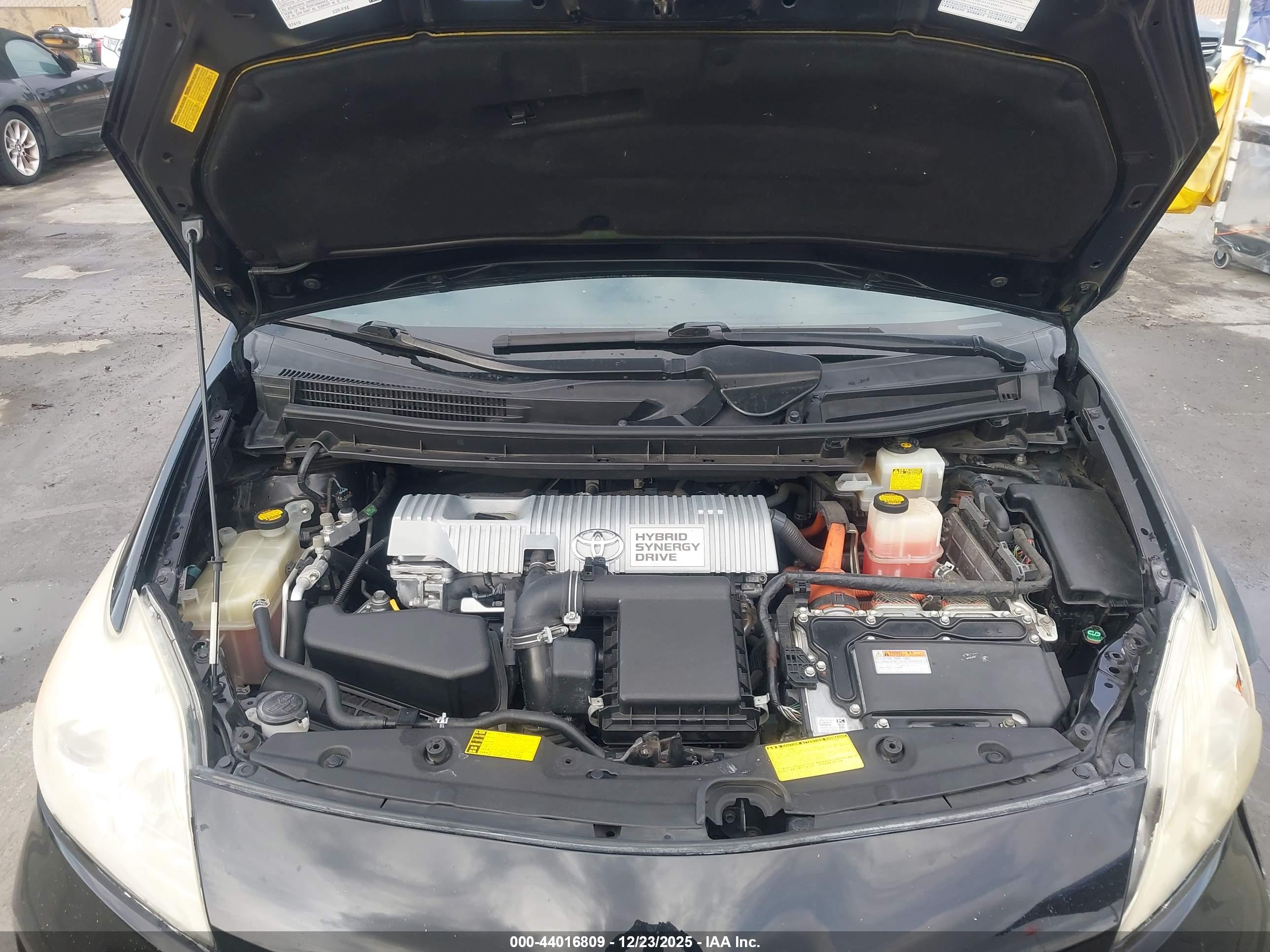 TOYOTA PRIUS image 10