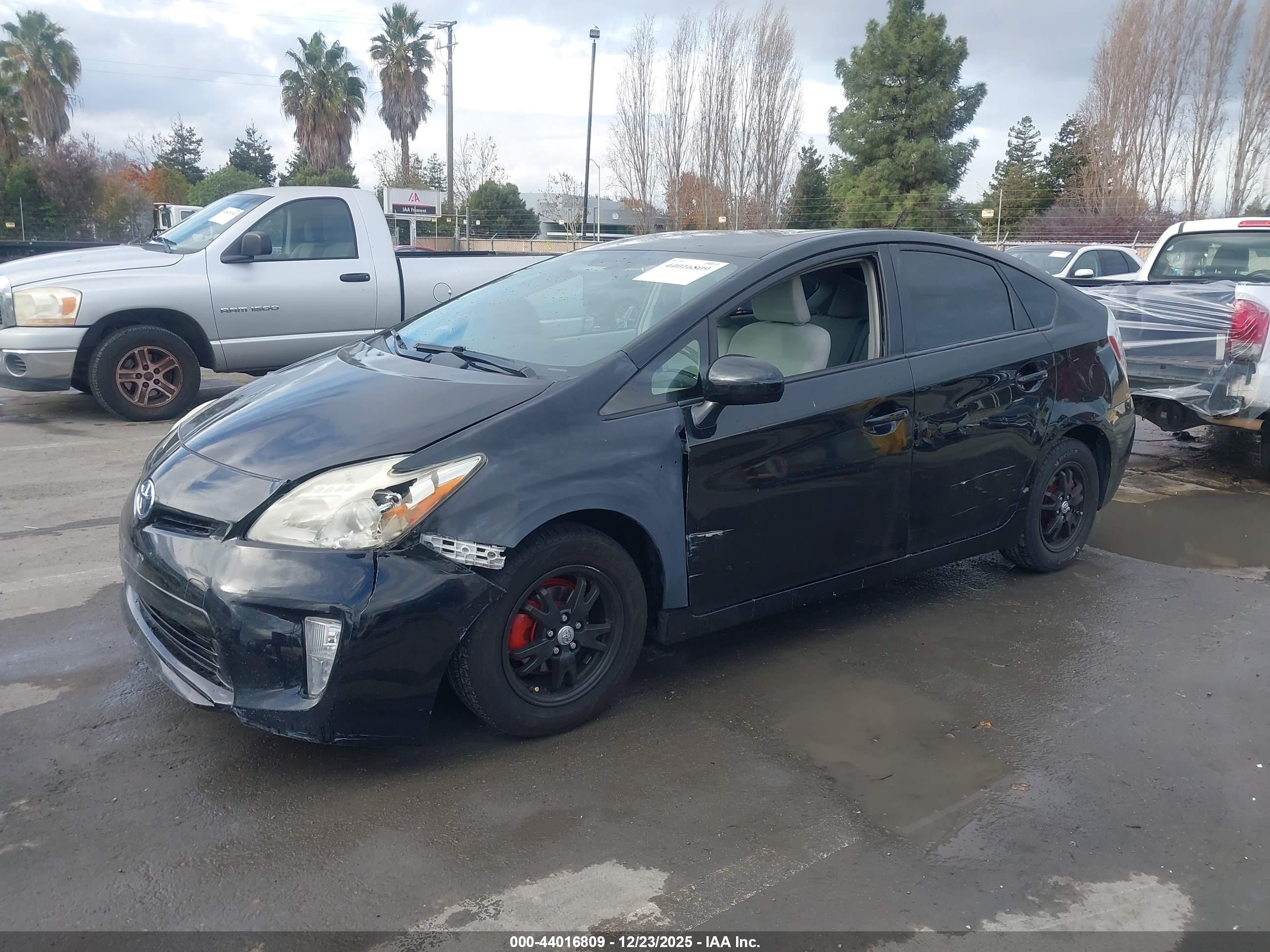 TOYOTA PRIUS image 2