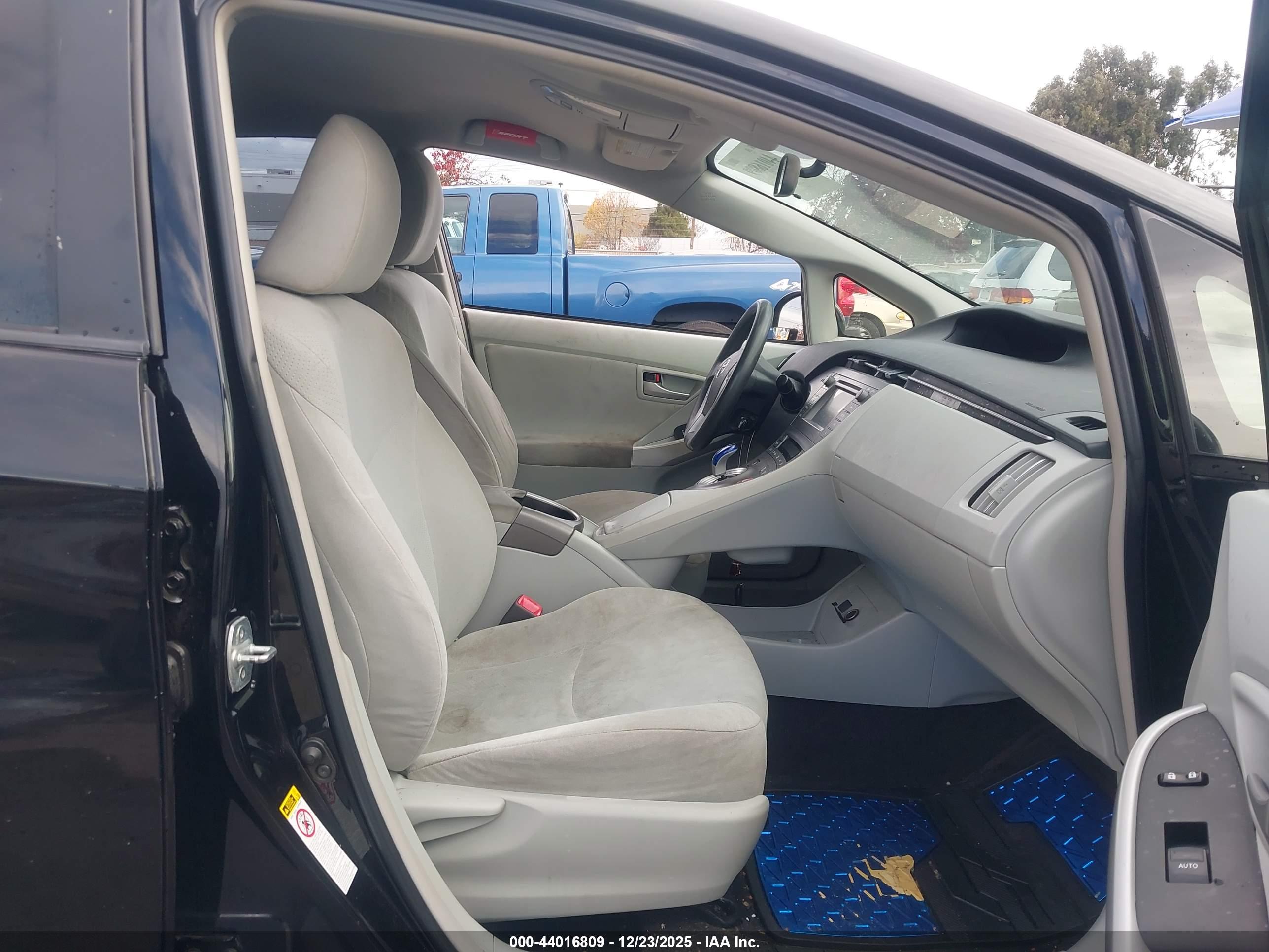TOYOTA PRIUS image 5