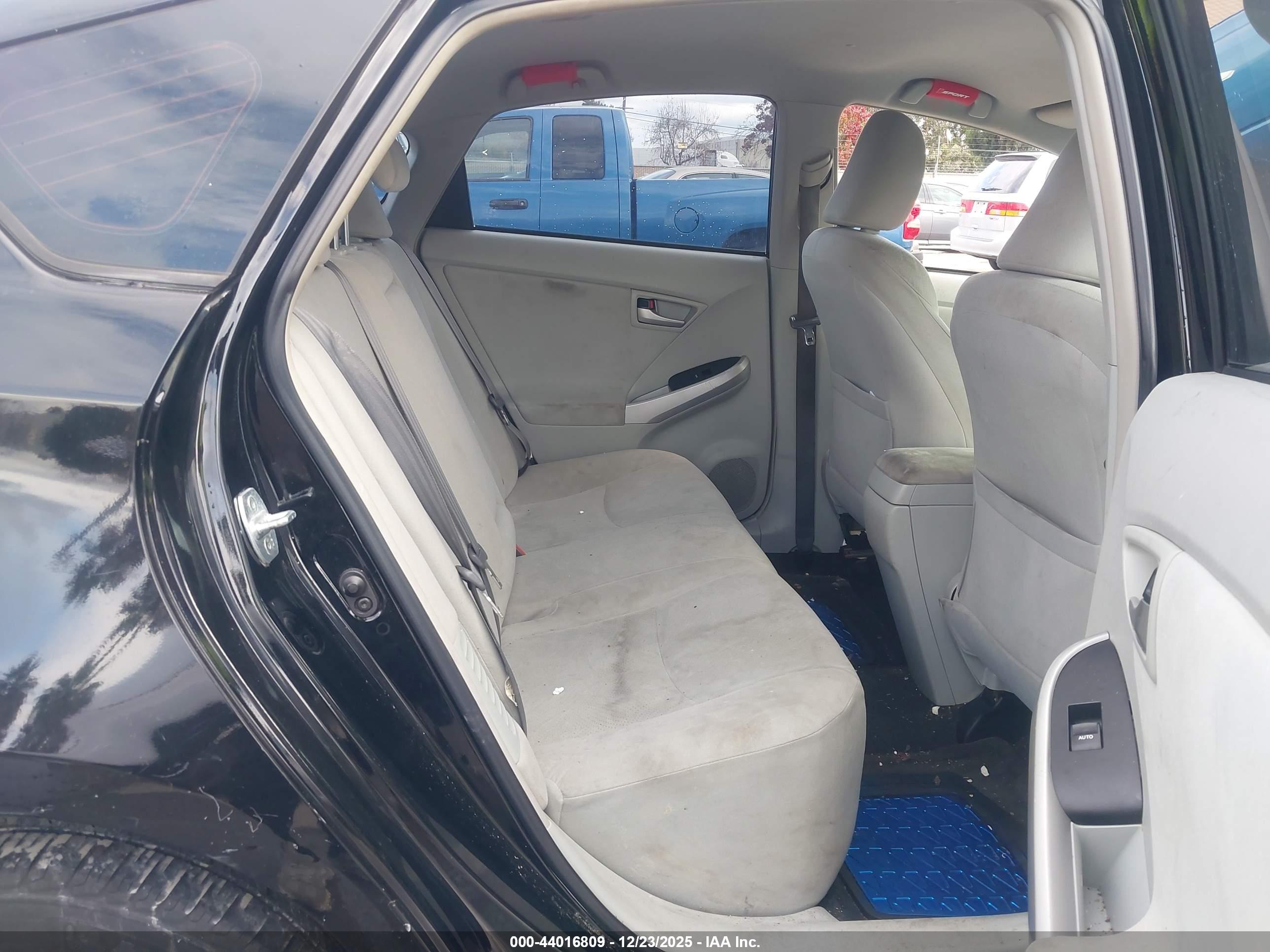 TOYOTA PRIUS image 8