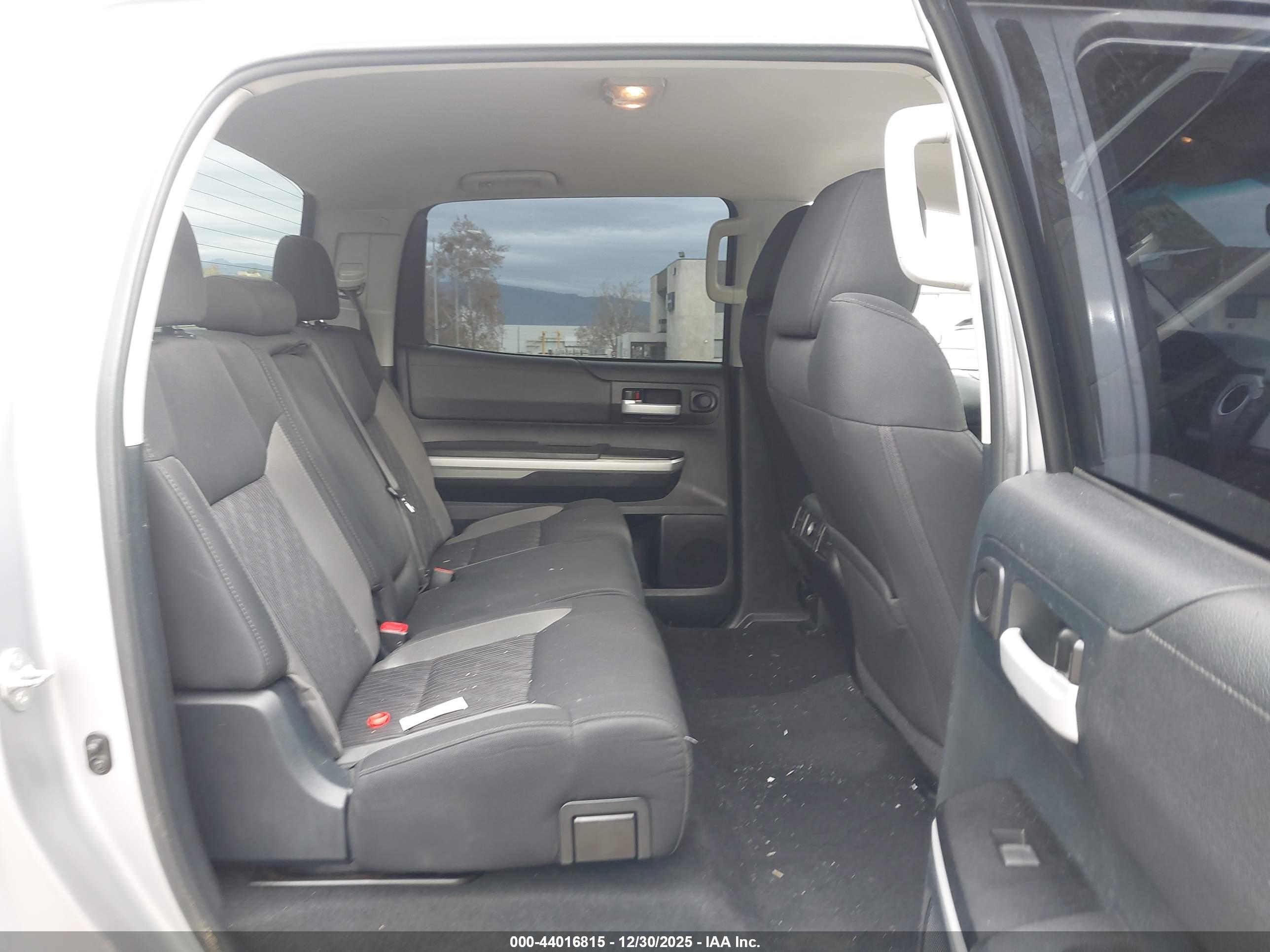TOYOTA TUNDRA image 8