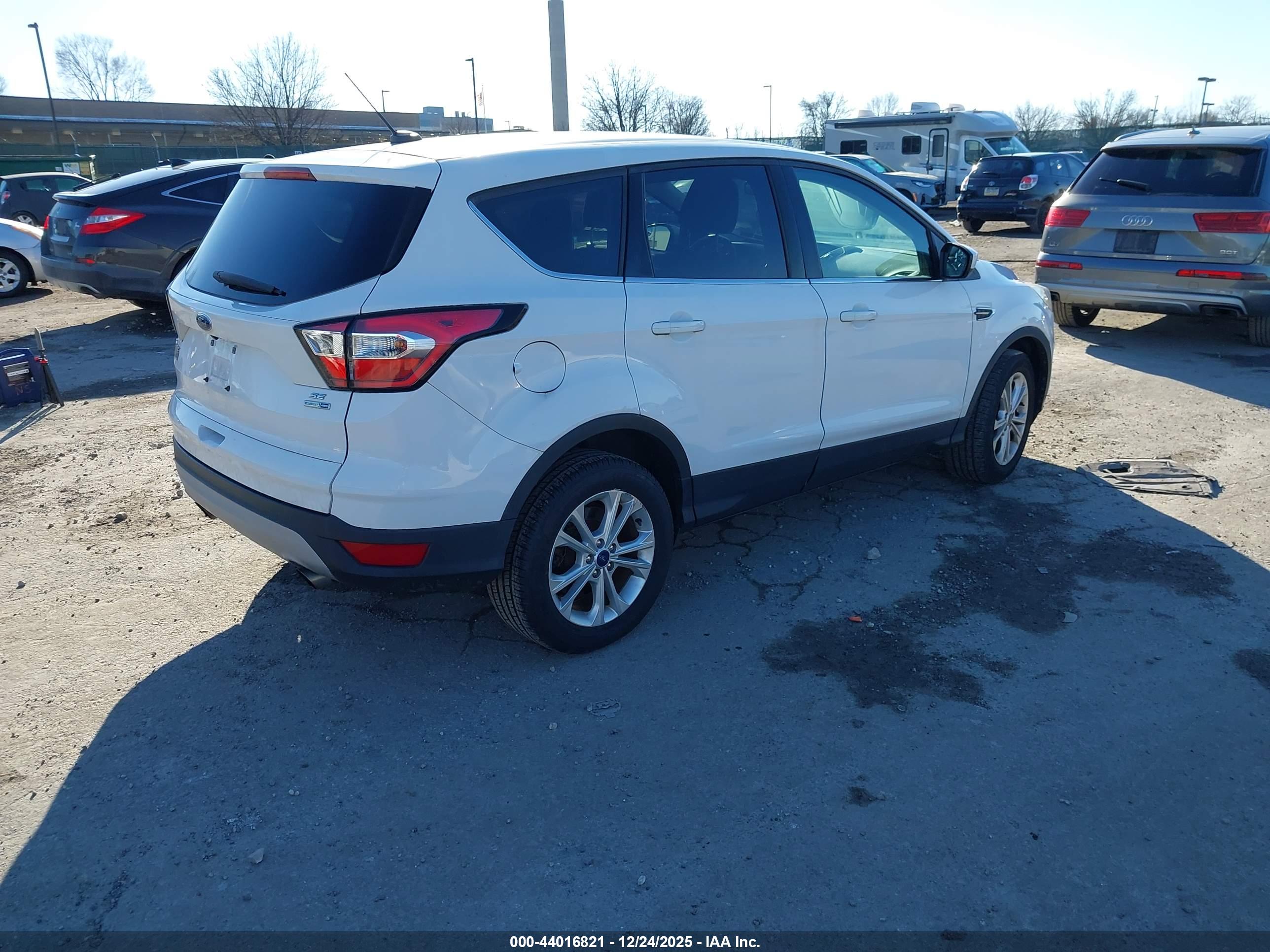 FORD ESCAPE image 4