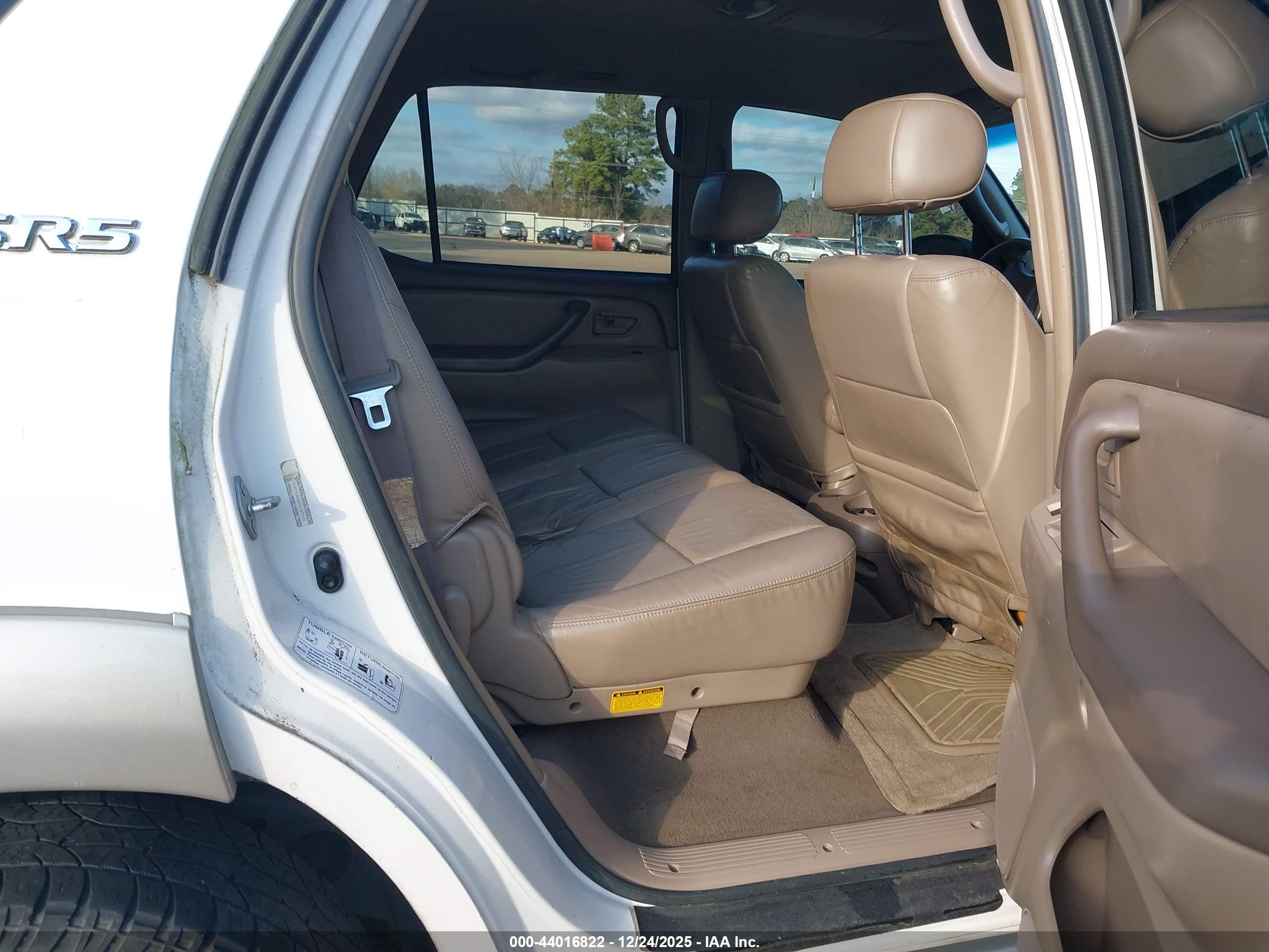 TOYOTA SEQUOIA image 8