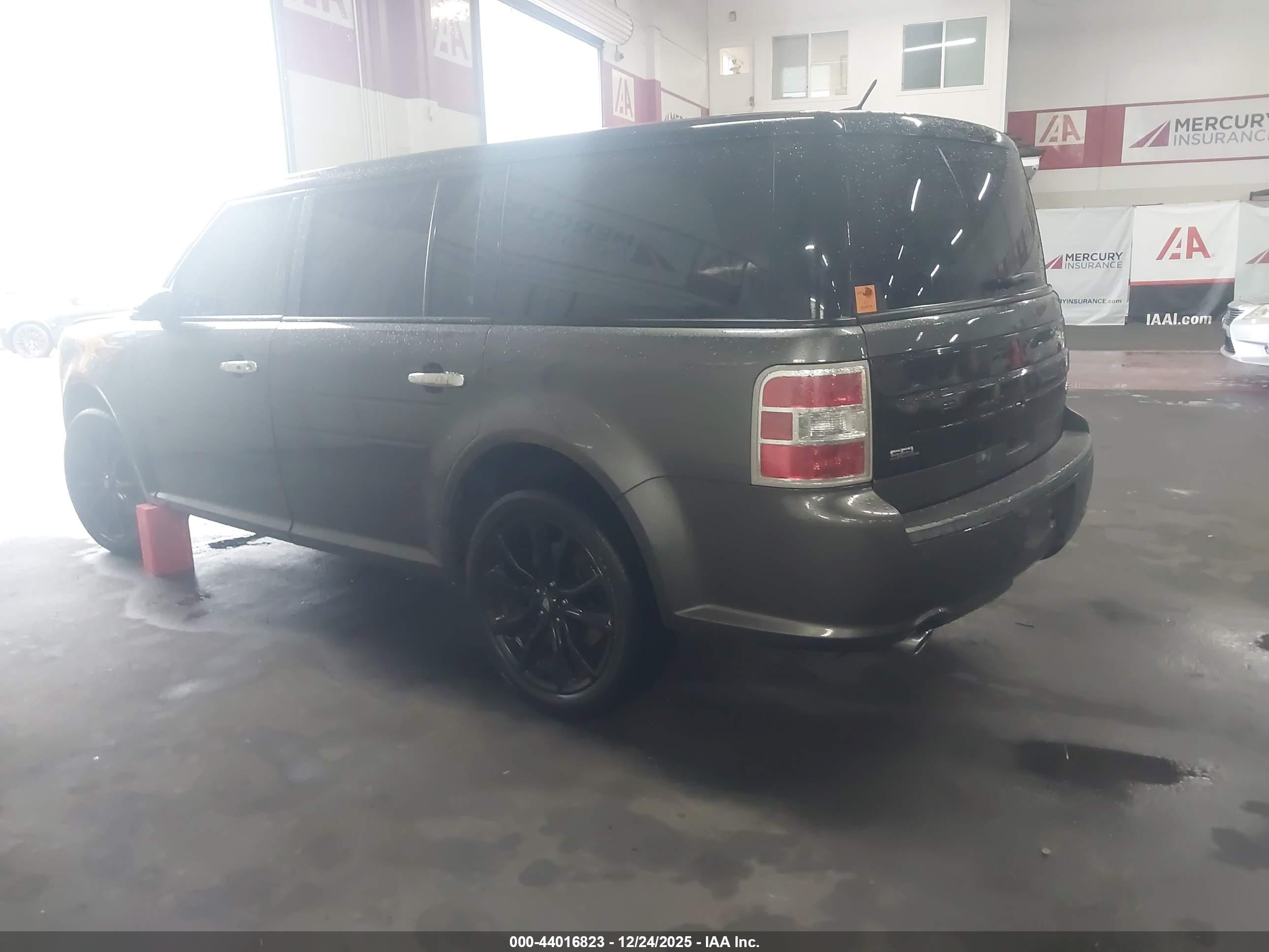 FORD FLEX image 3