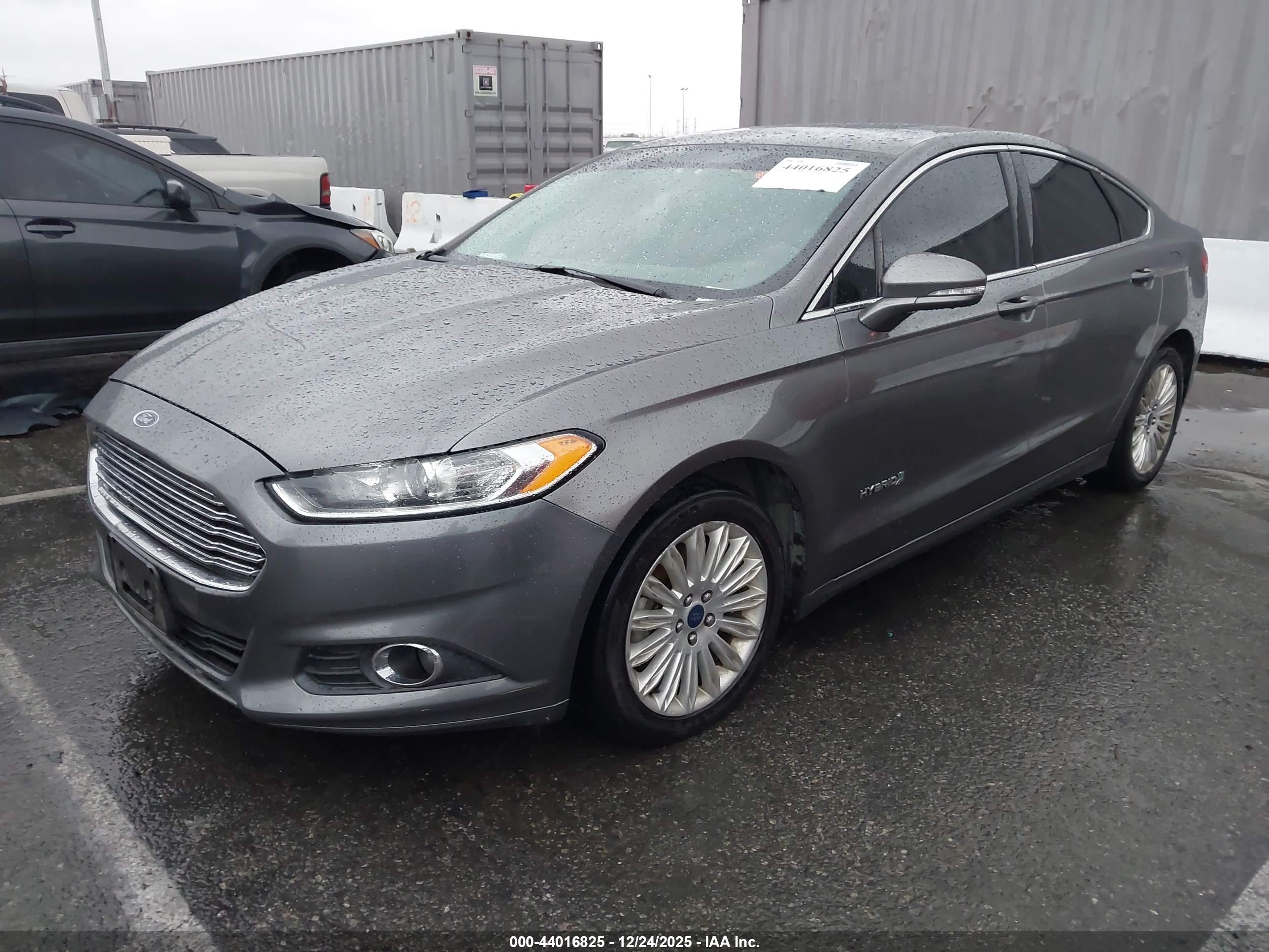 FORD FUSION image 2