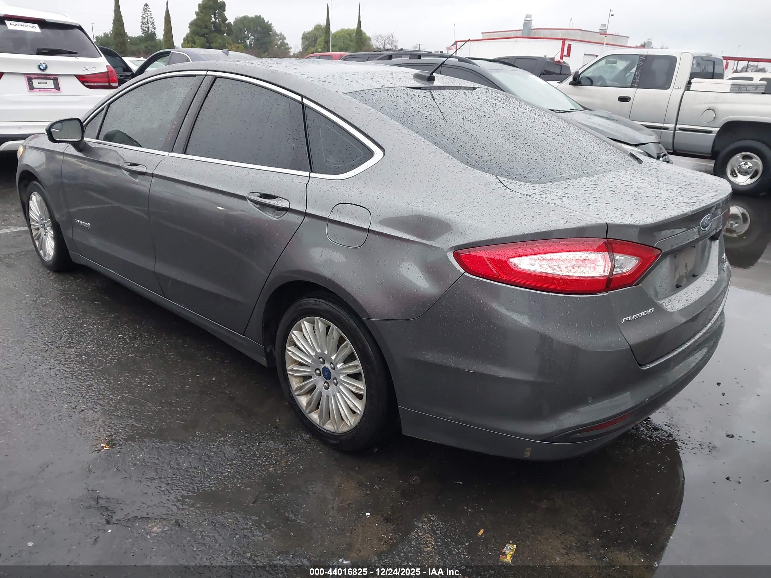 FORD FUSION image 3