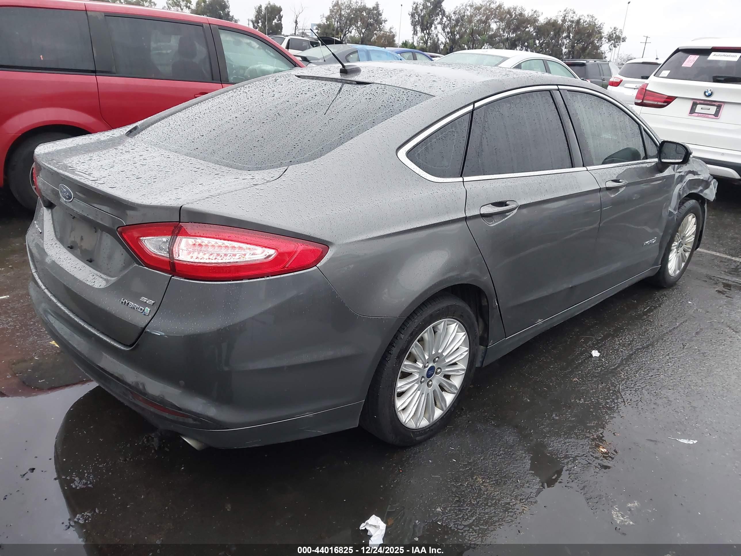FORD FUSION image 4