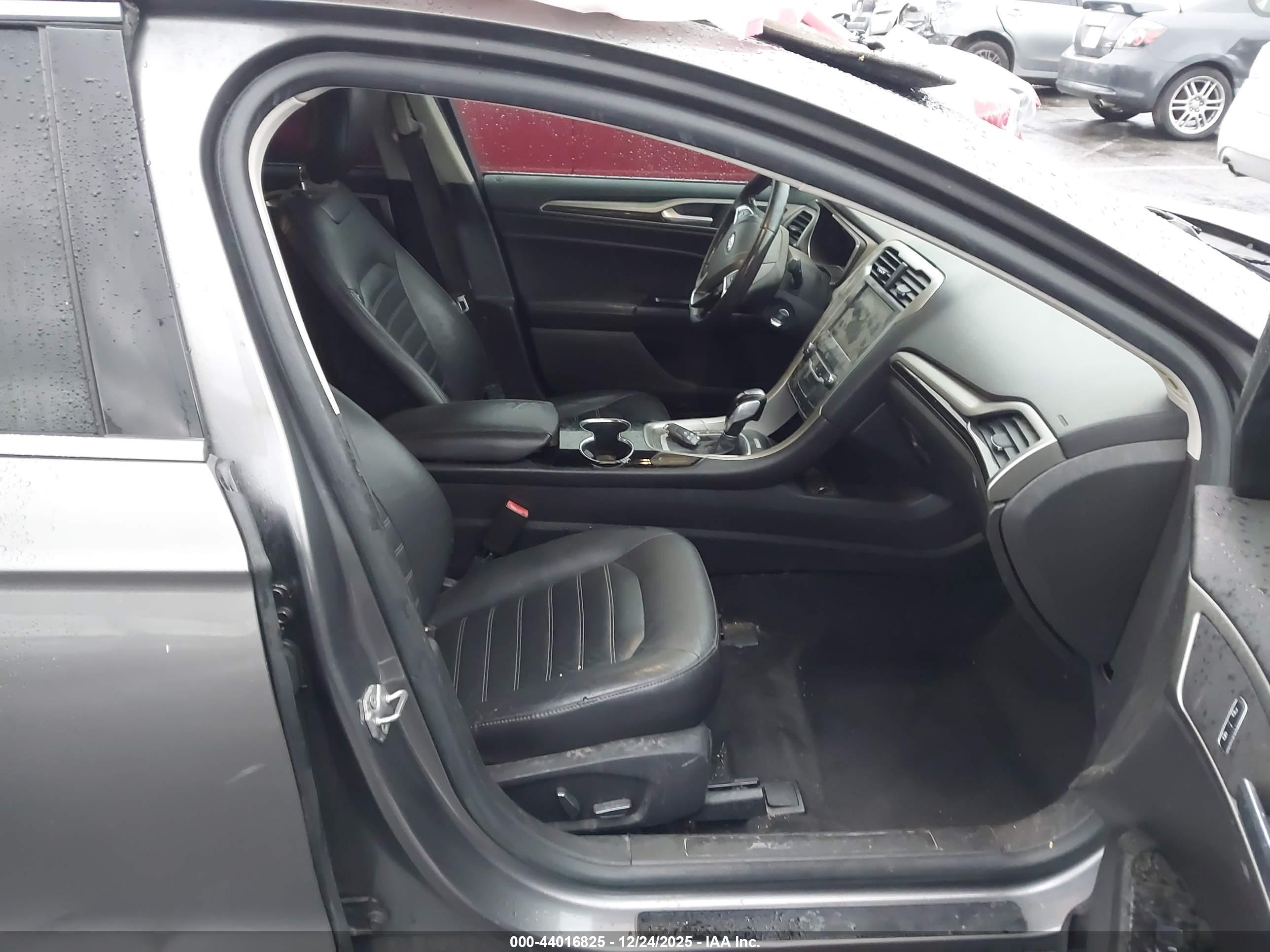 FORD FUSION image 5