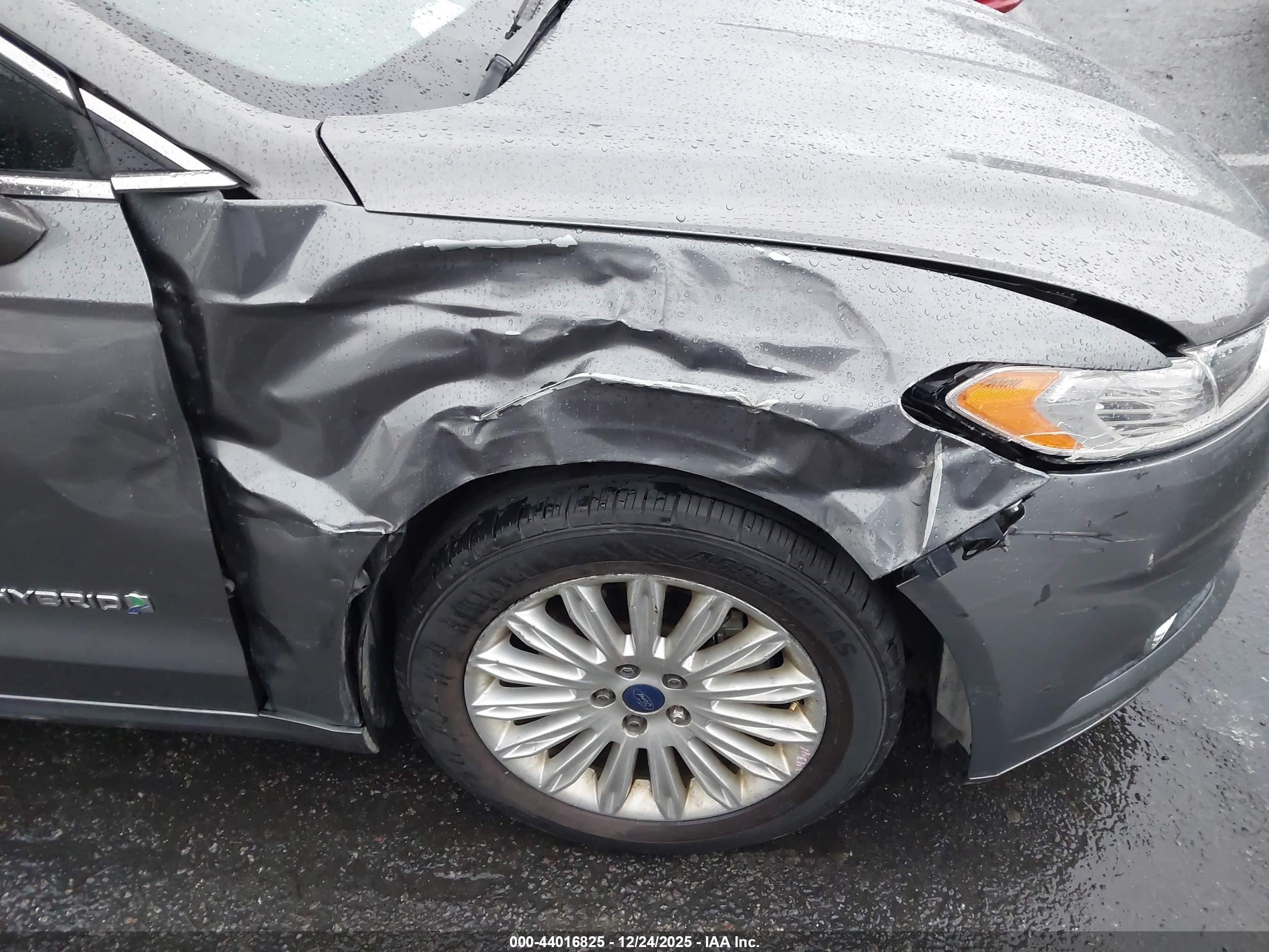 FORD FUSION image 6