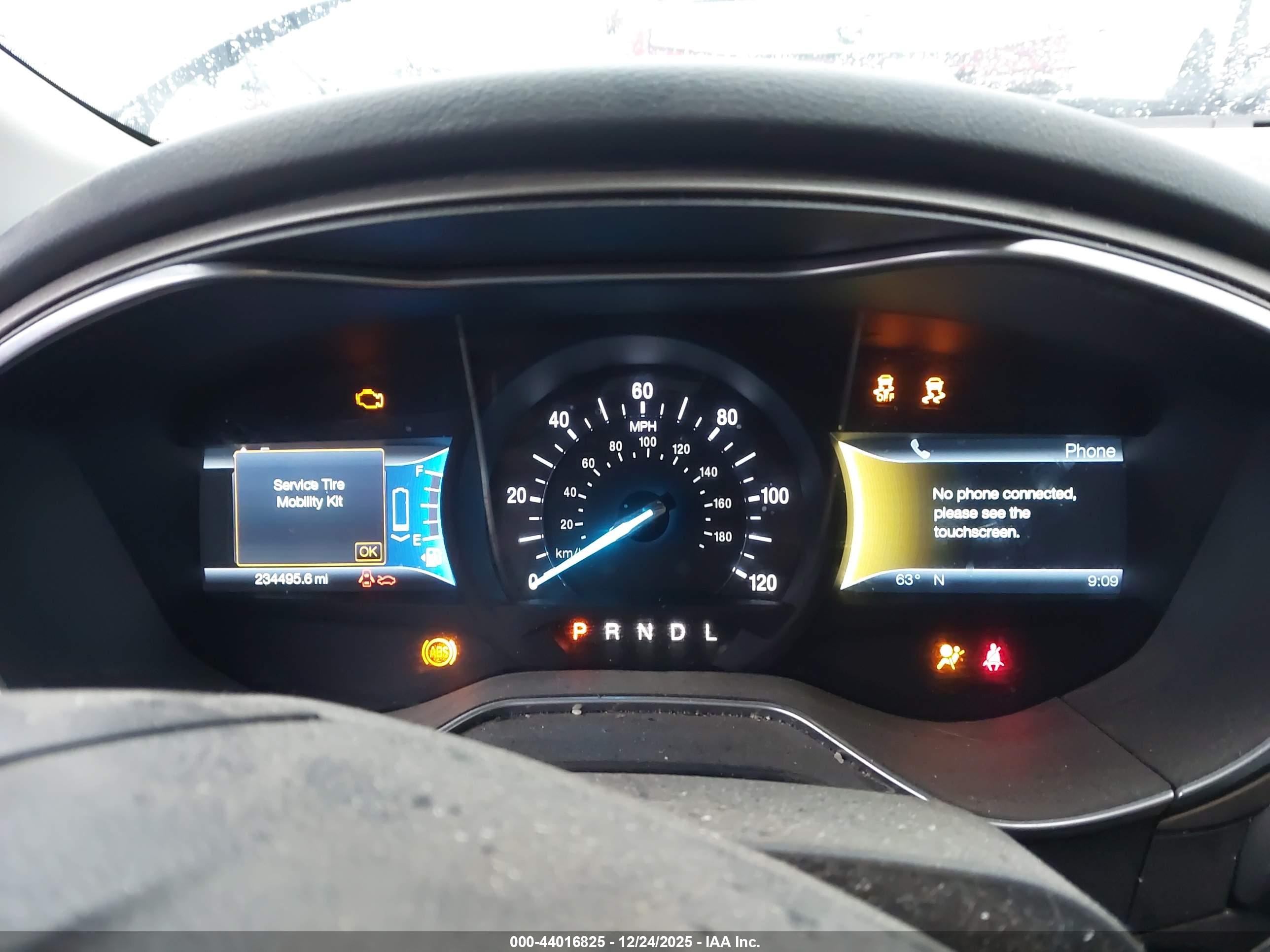 FORD FUSION image 7