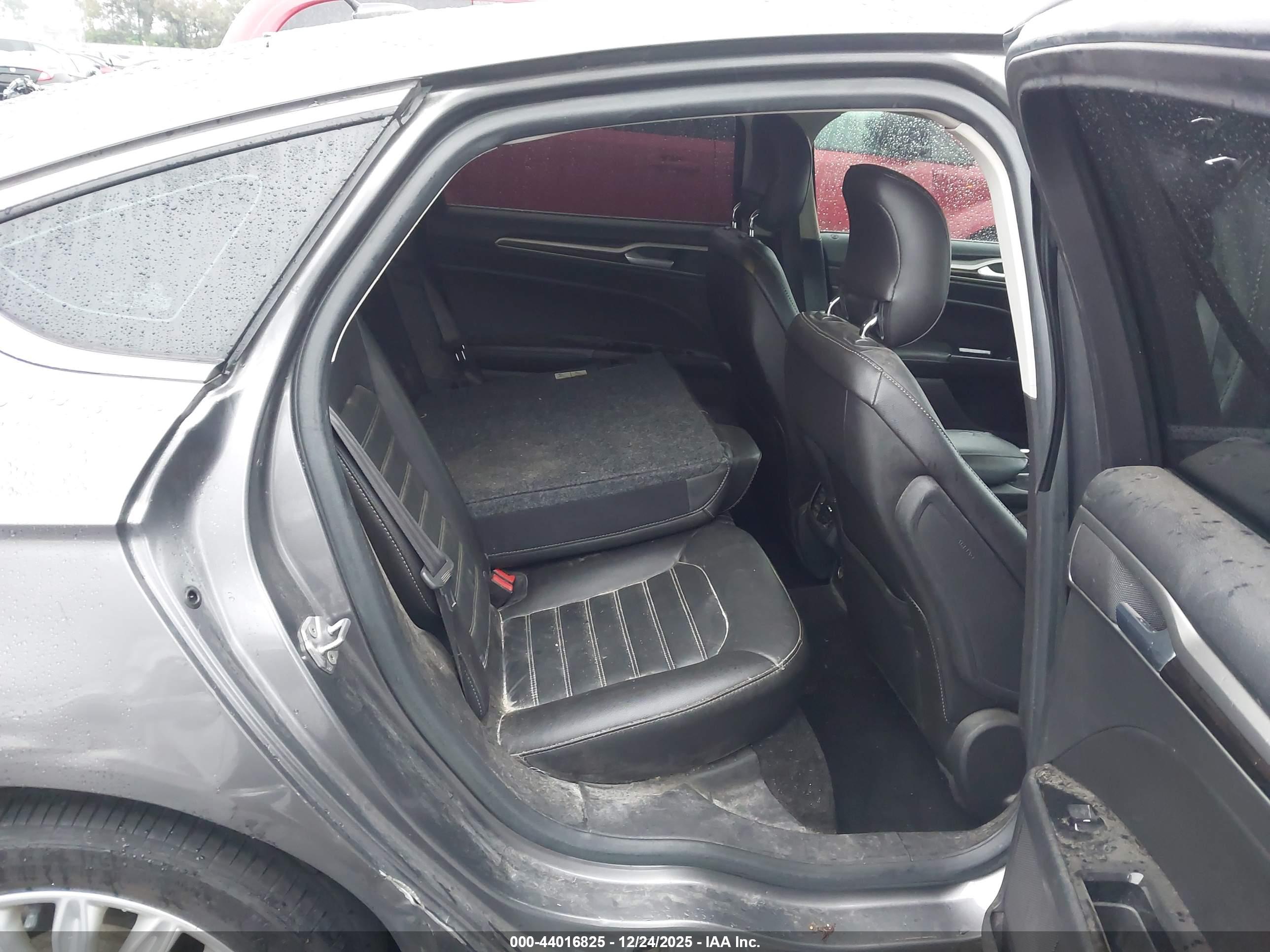 FORD FUSION image 8