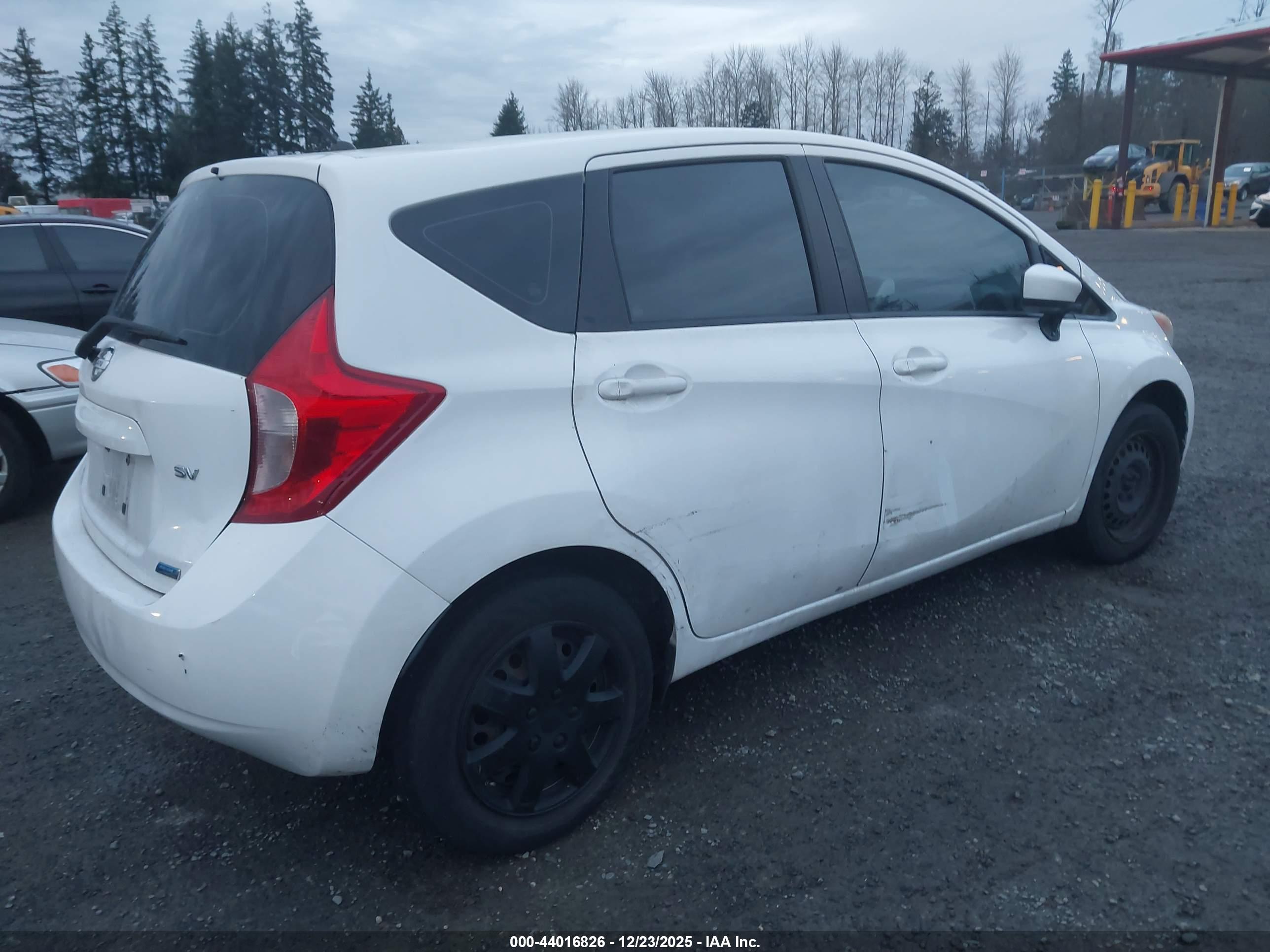 NISSAN VERSA image 4