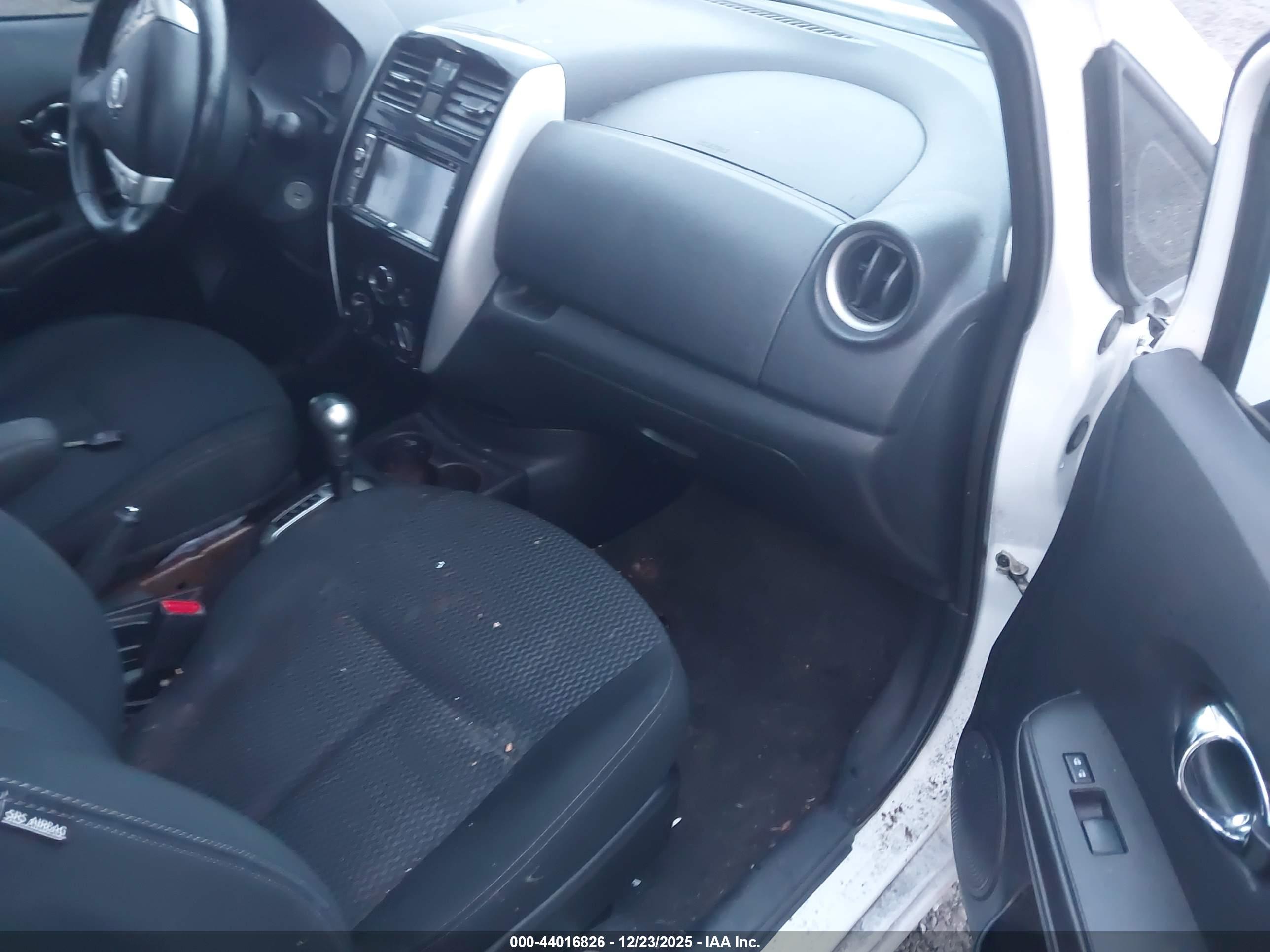 NISSAN VERSA image 5