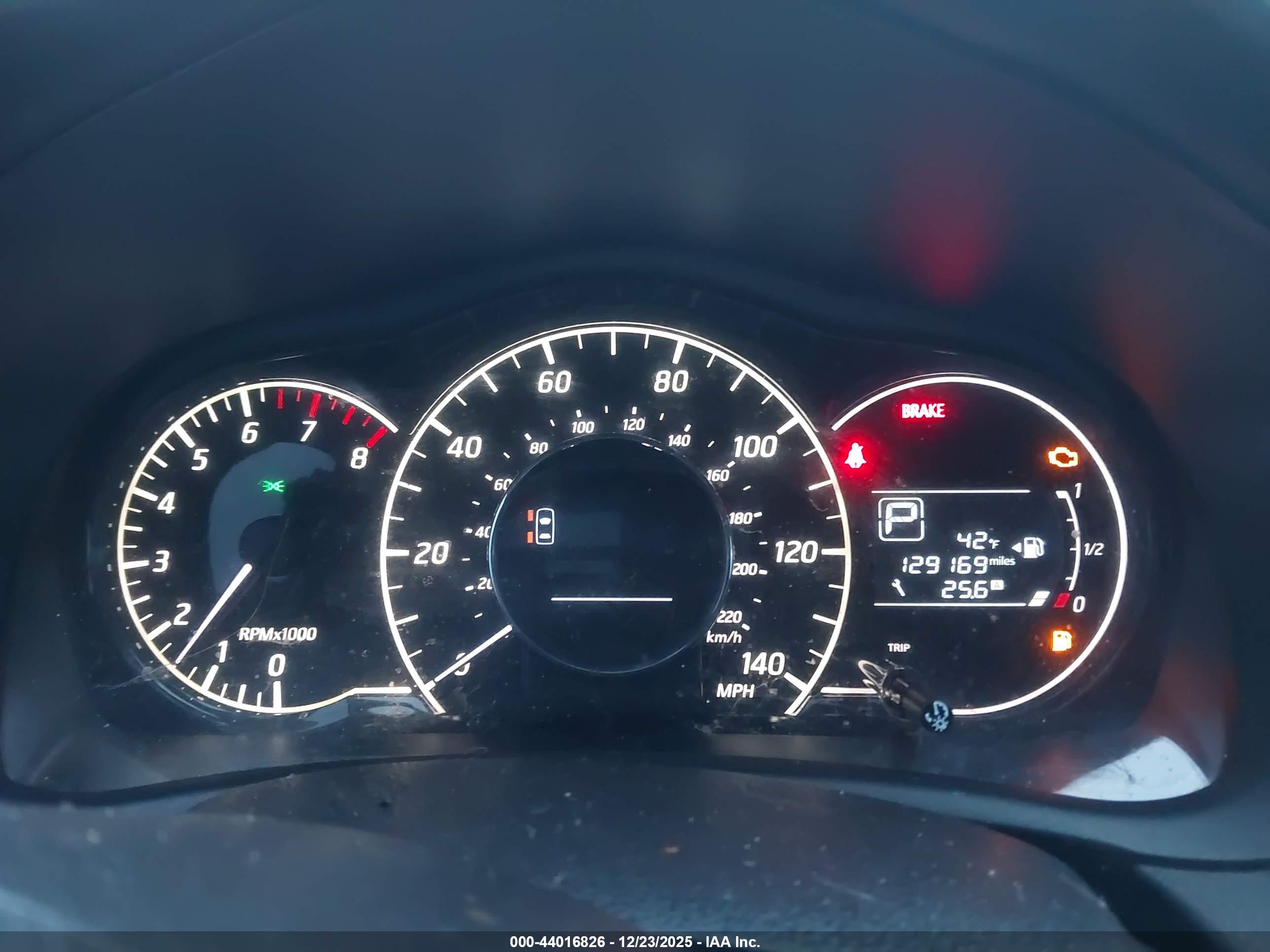 NISSAN VERSA image 7