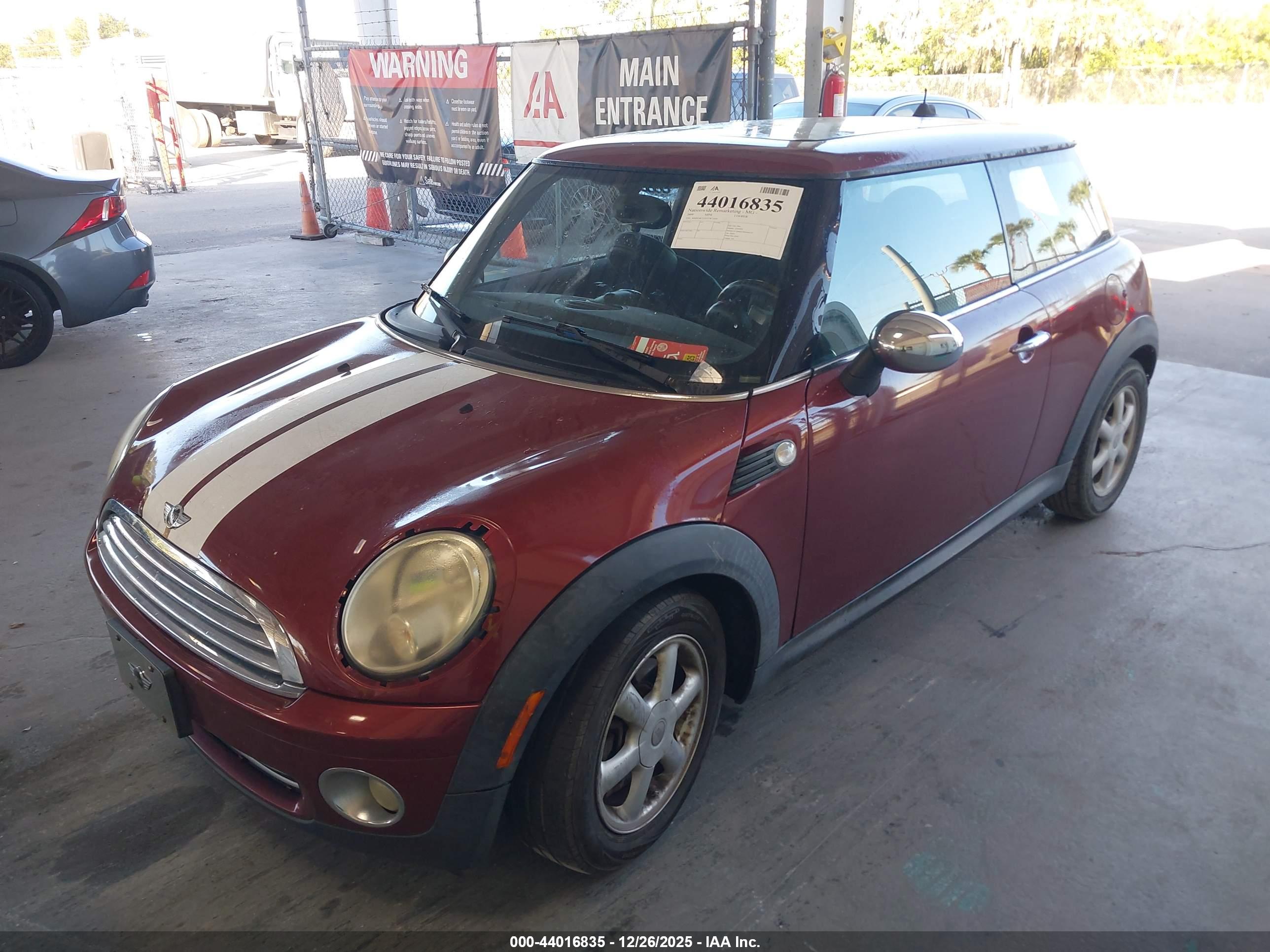 MINI COOPER image 2