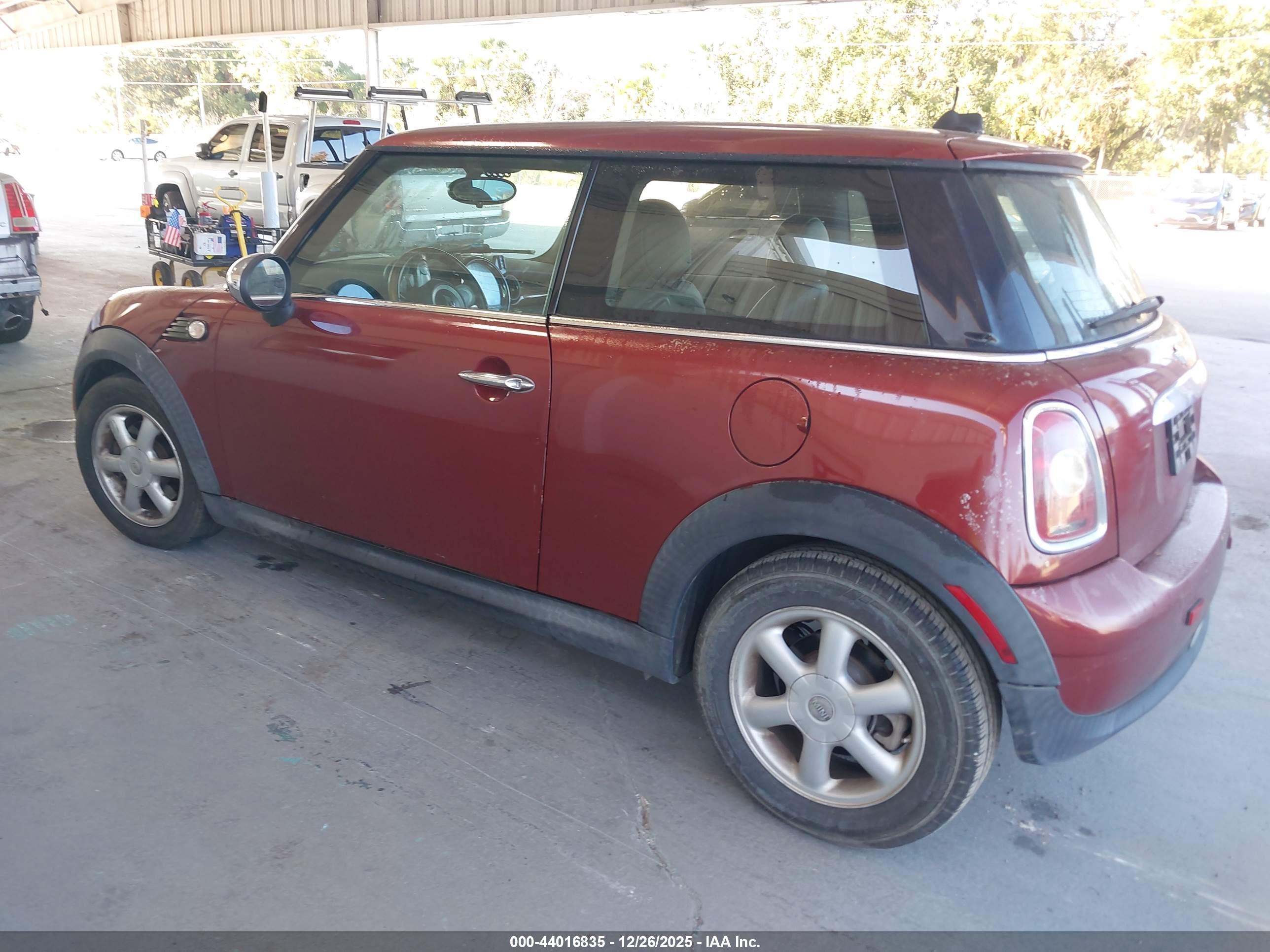 MINI COOPER image 3