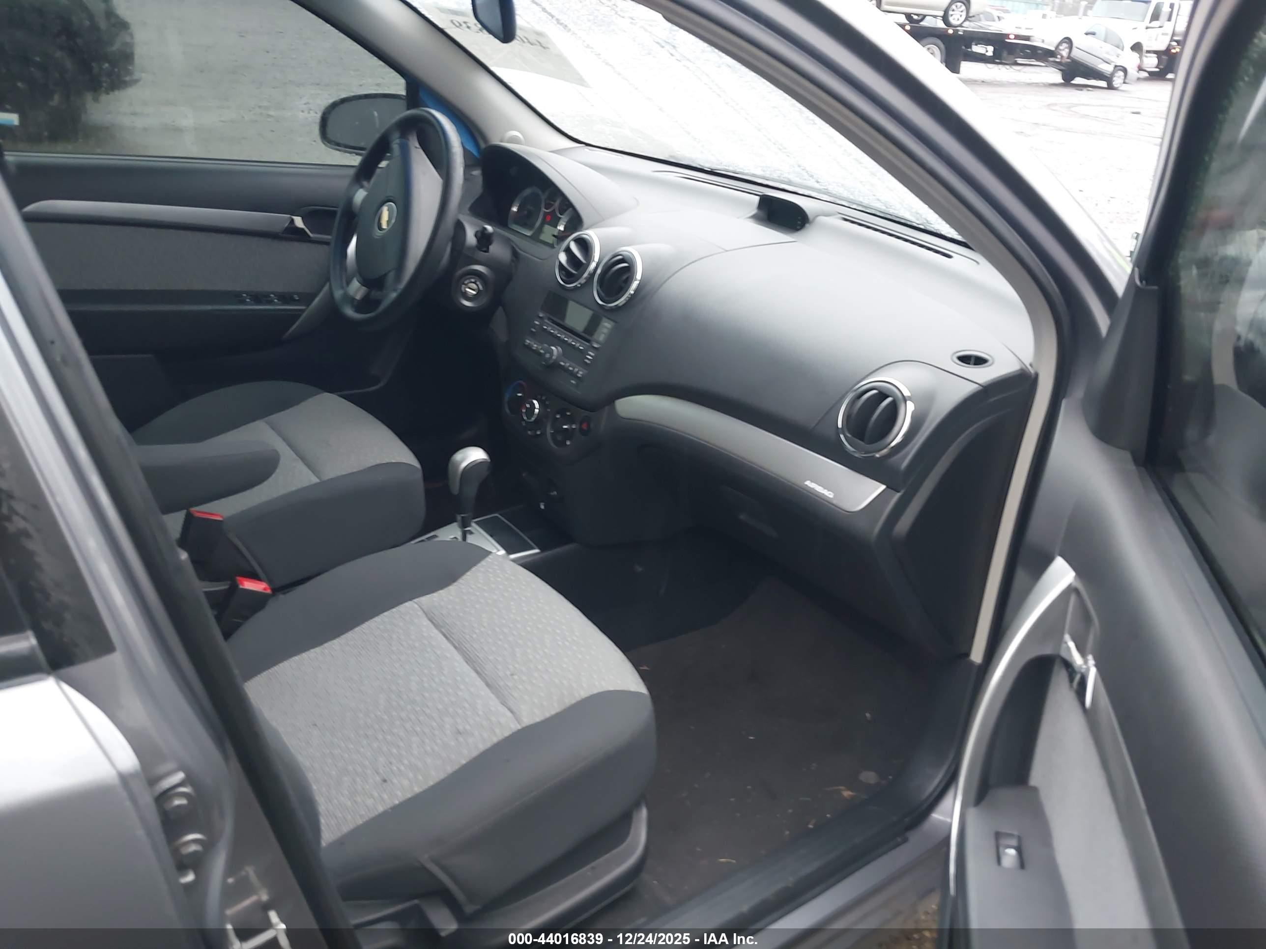 CHEVROLET AVEO image 5
