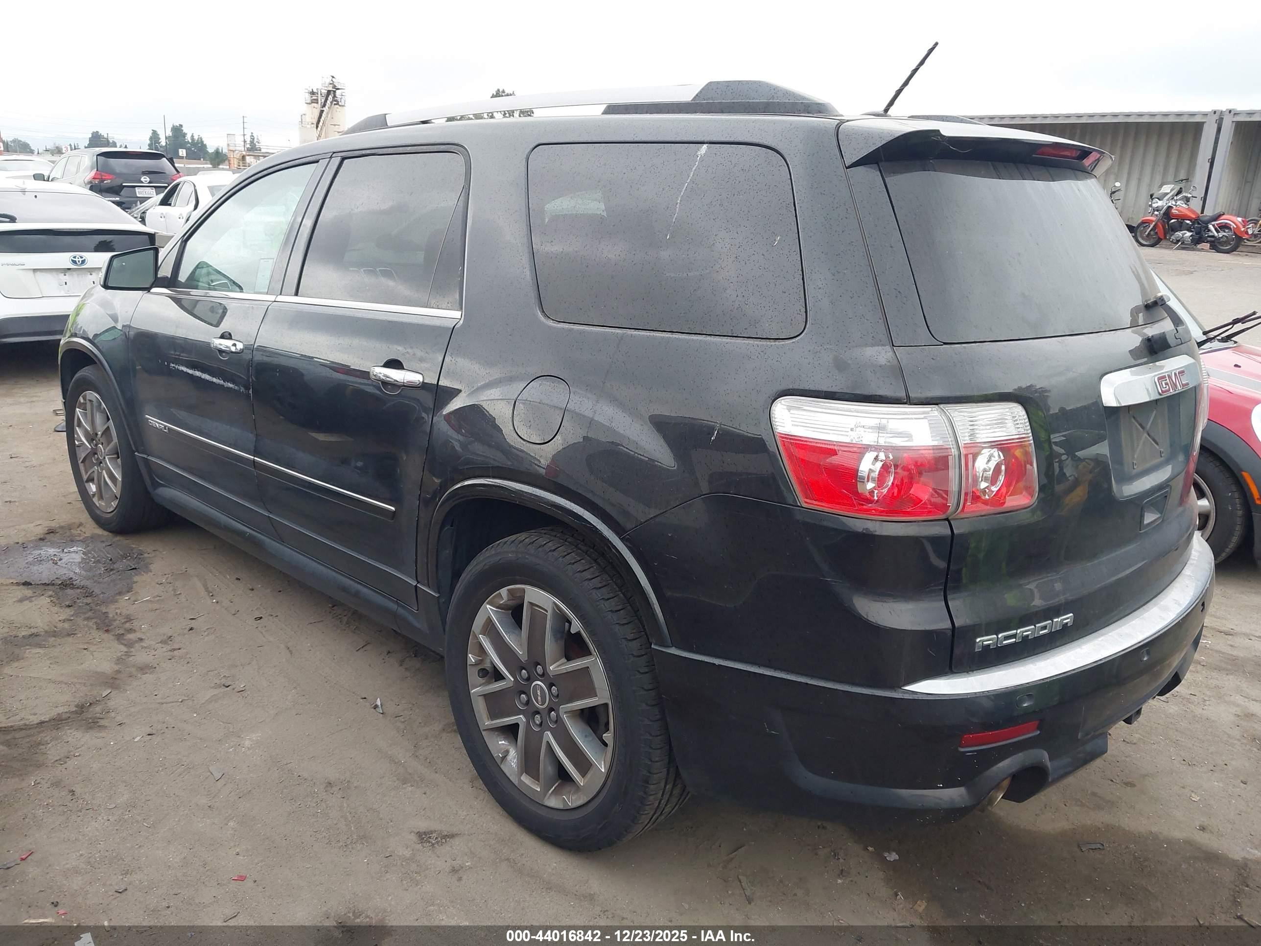 GMC ACADIA image 3