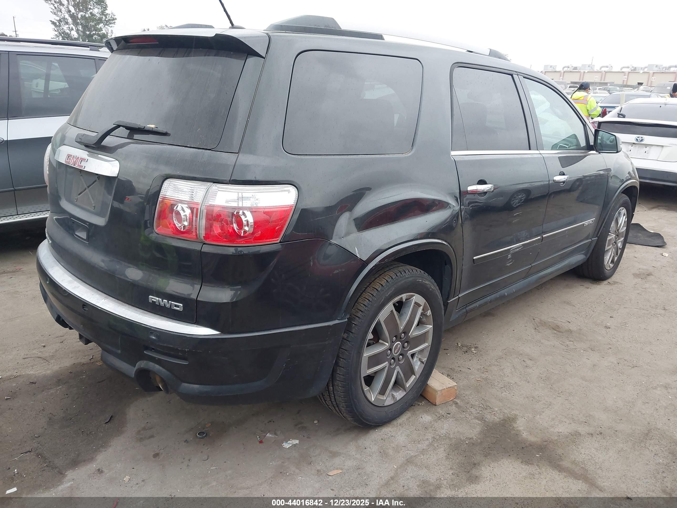 GMC ACADIA image 4