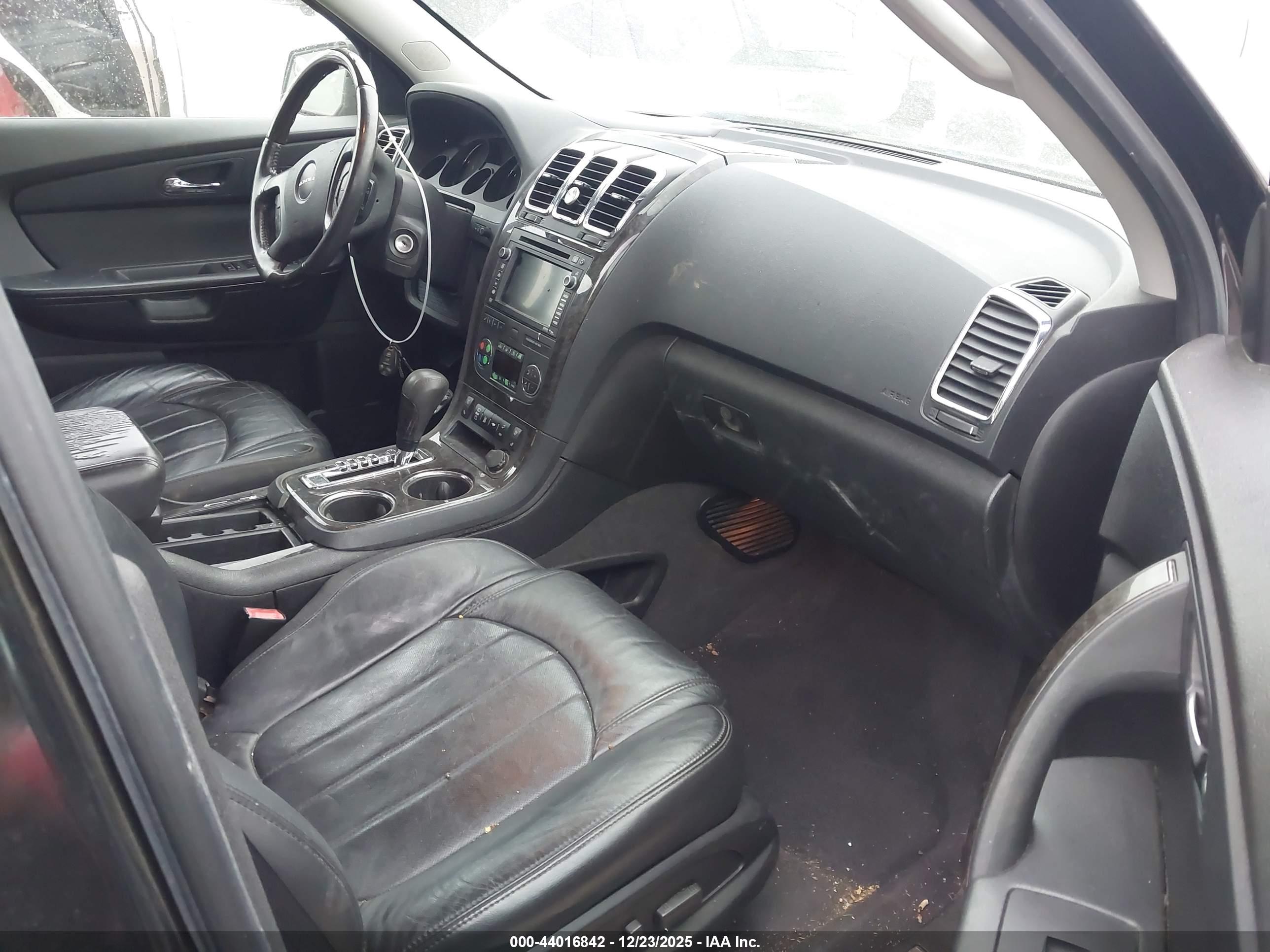 GMC ACADIA image 5