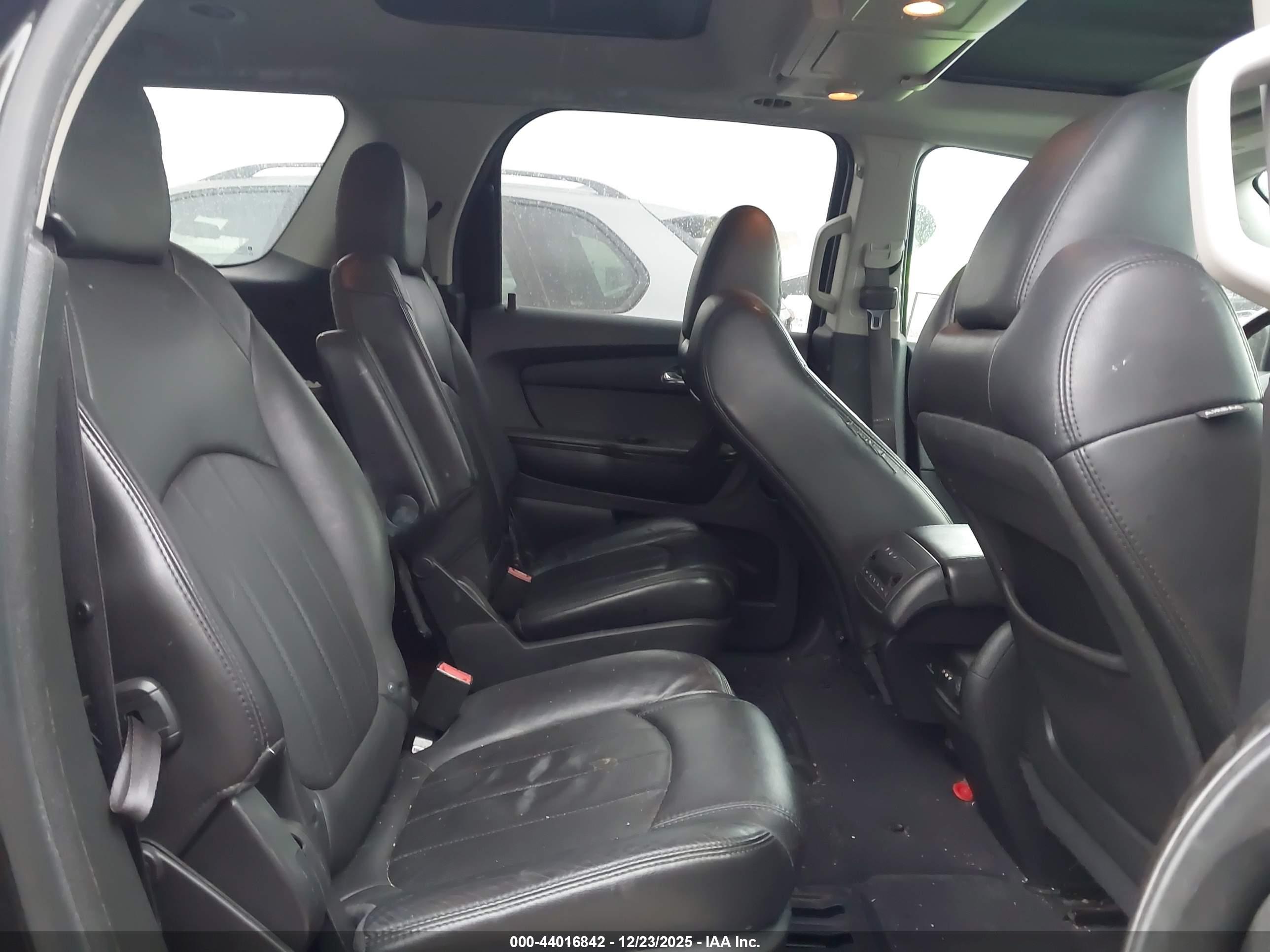 GMC ACADIA image 8