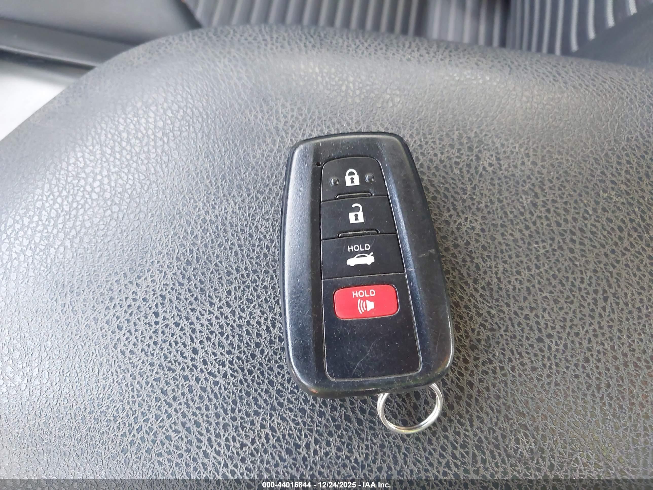 TOYOTA CAMRY image 11