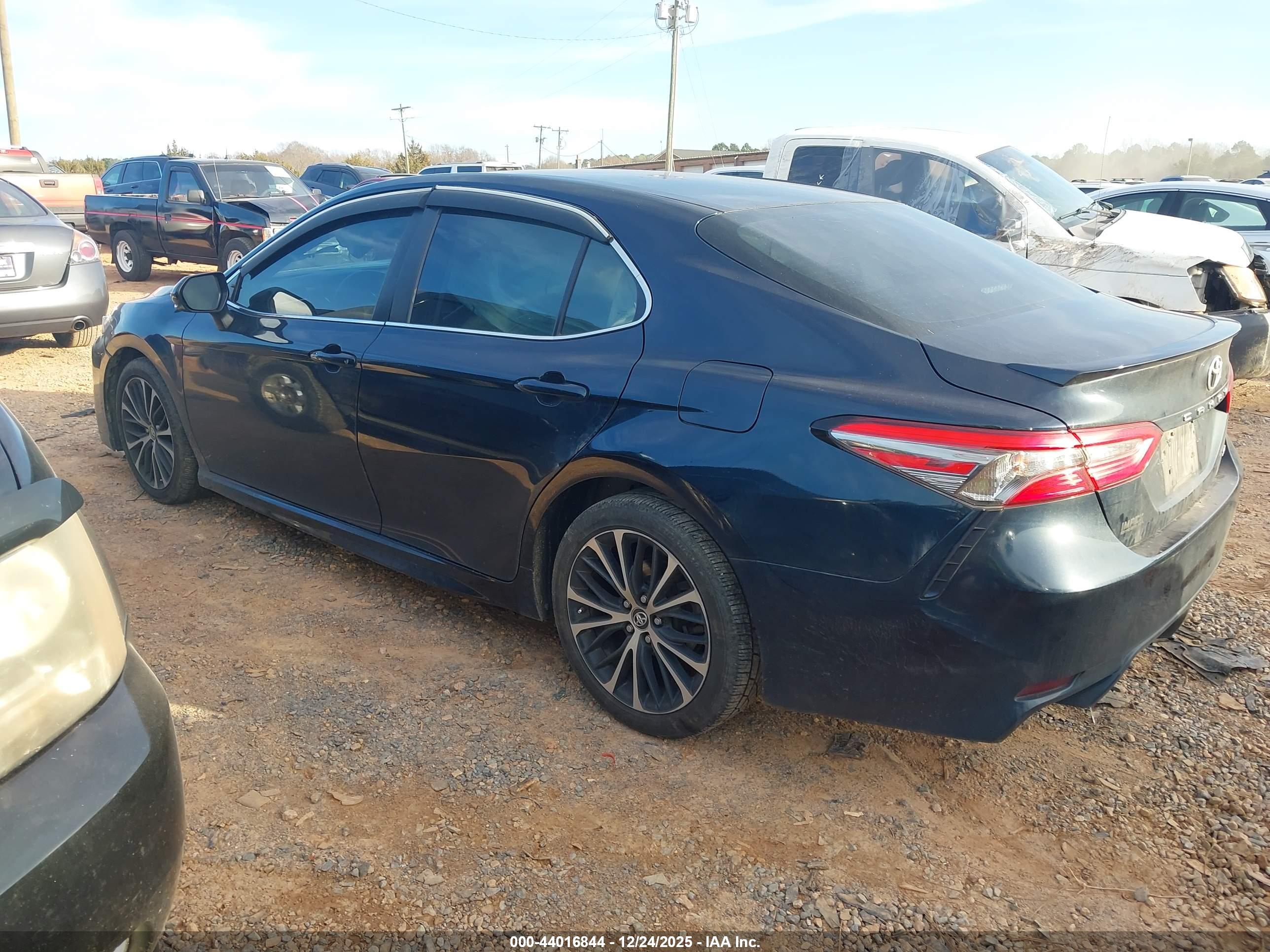 TOYOTA CAMRY image 3