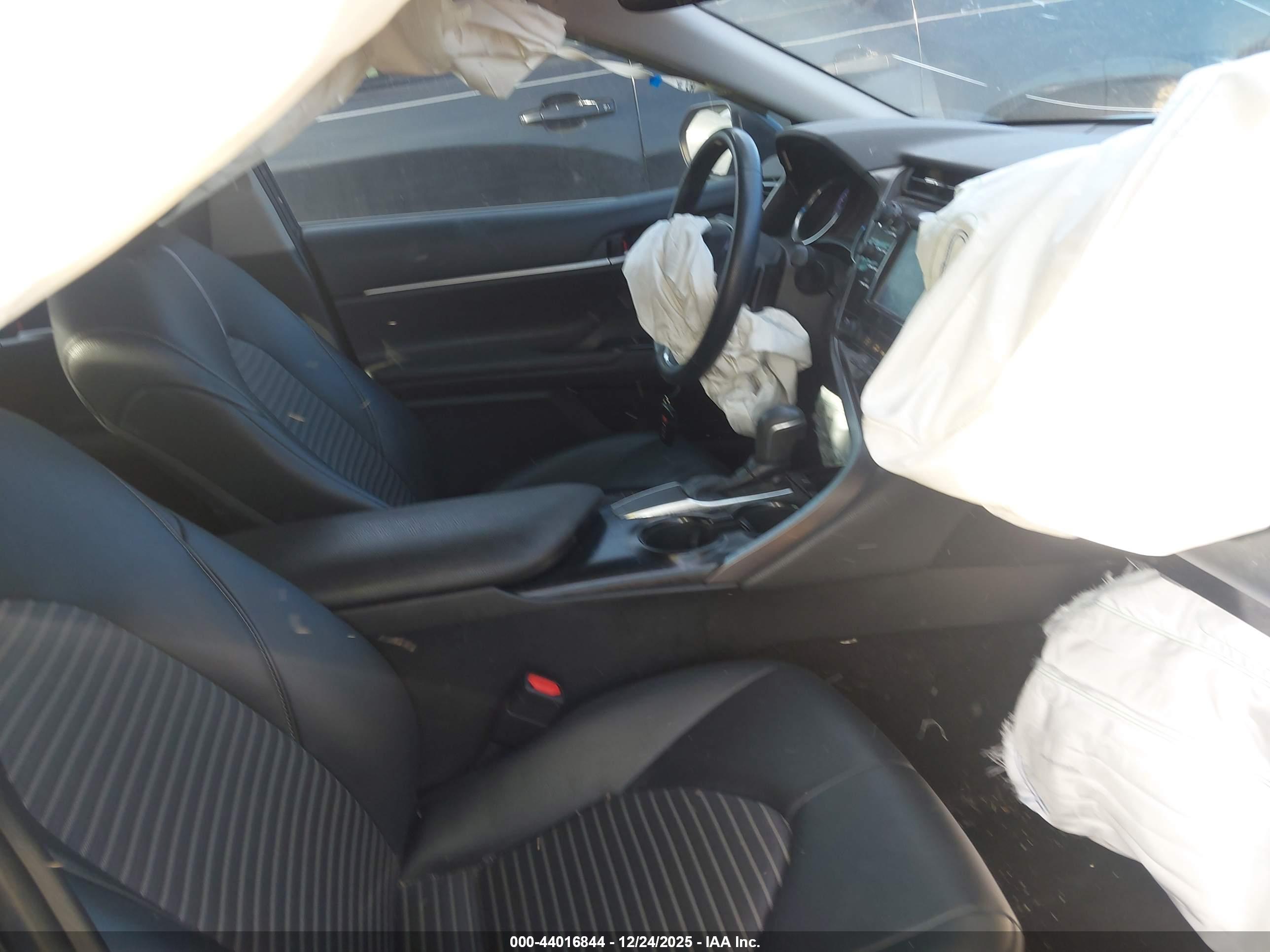 TOYOTA CAMRY image 5