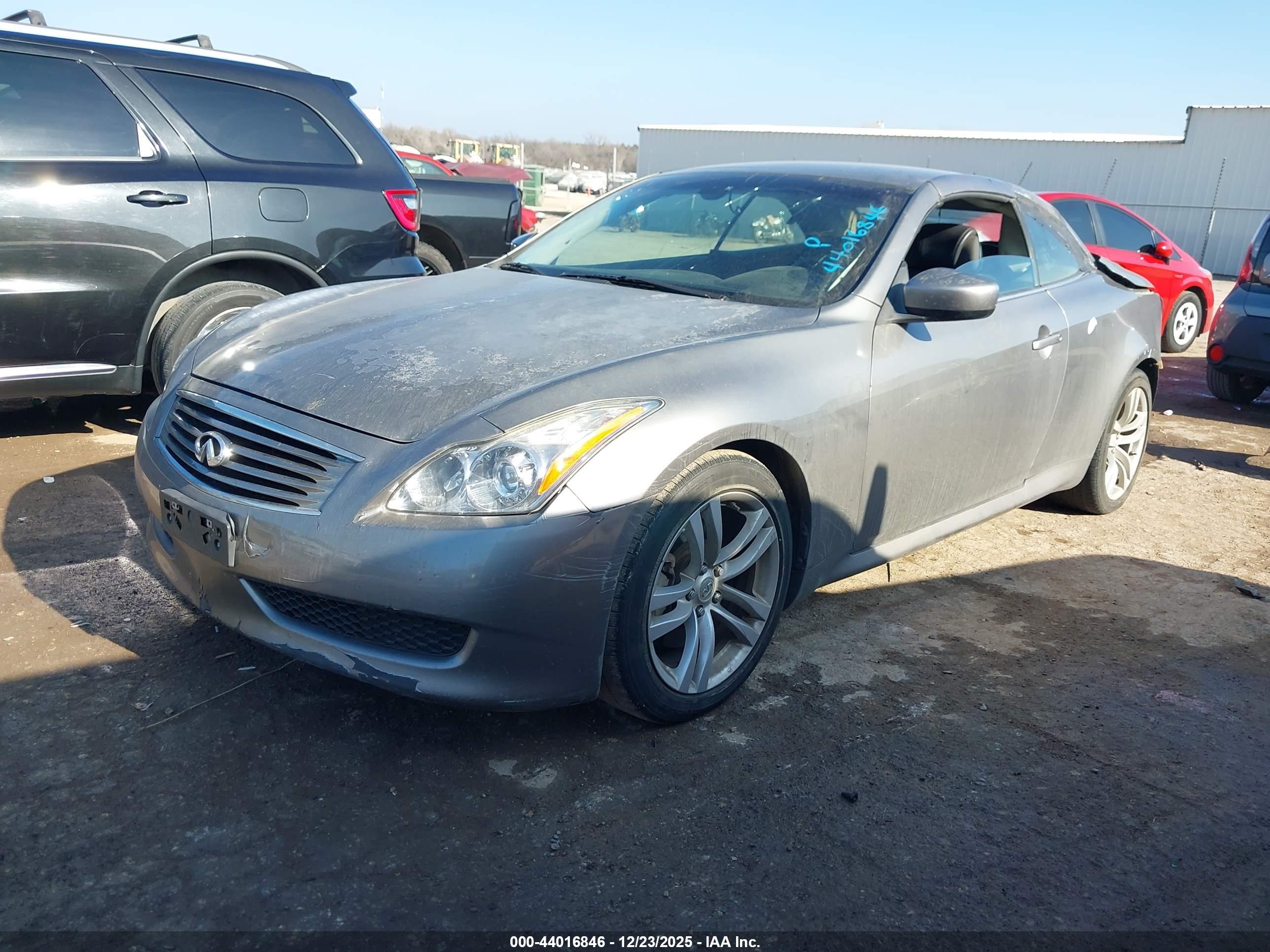 INFINITI G37 image 2