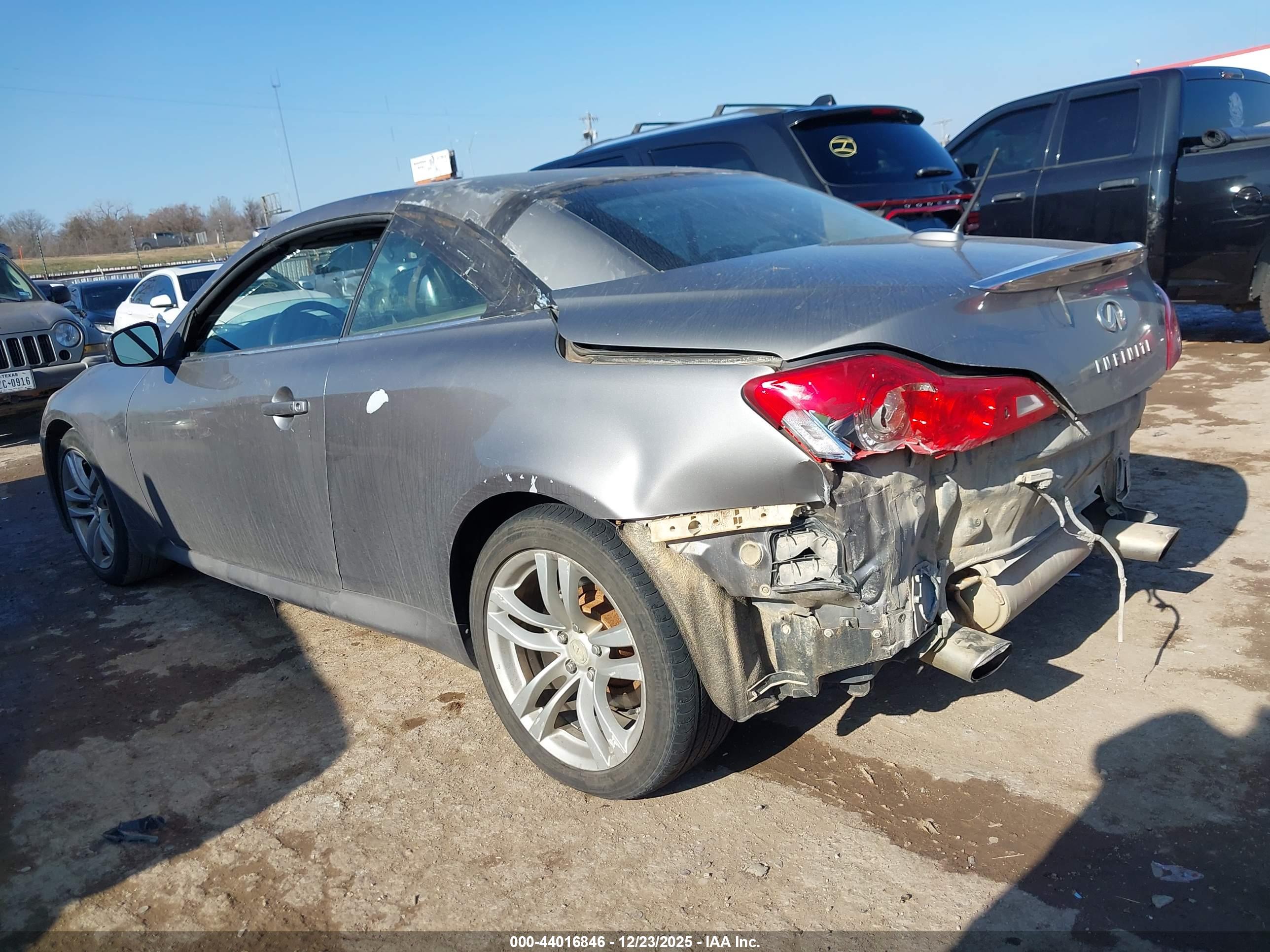 INFINITI G37 image 3