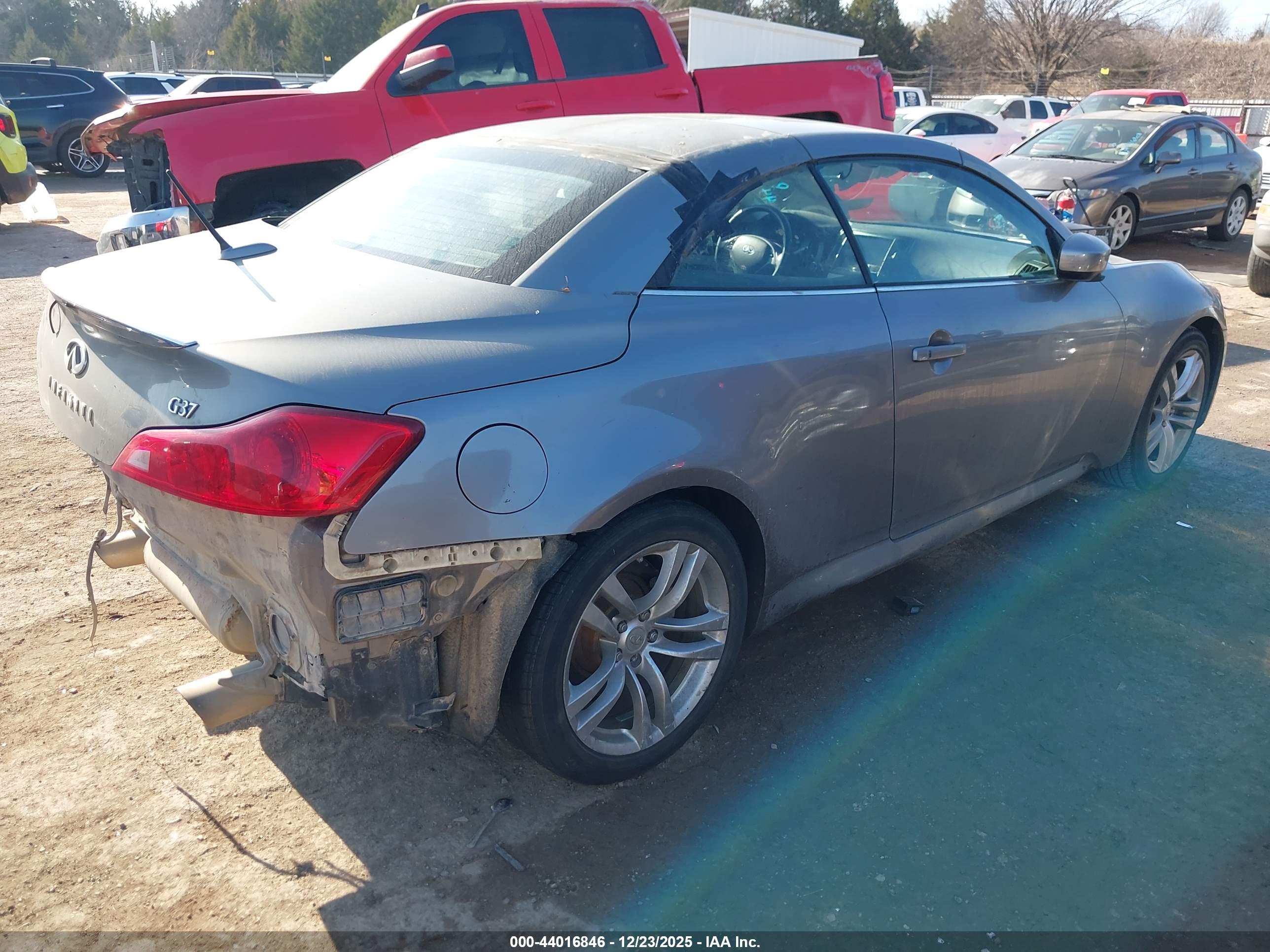 INFINITI G37 image 4