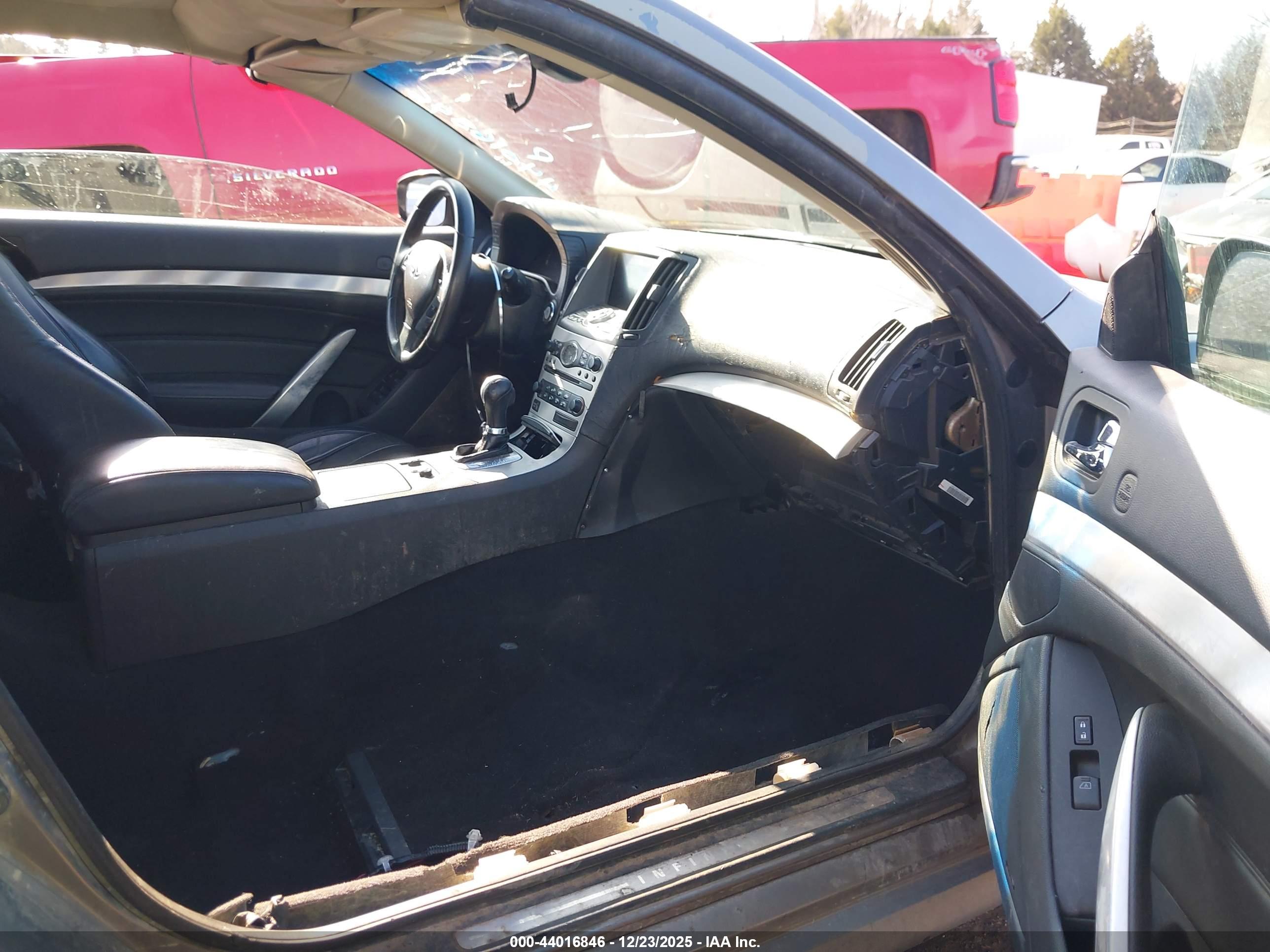 INFINITI G37 image 5