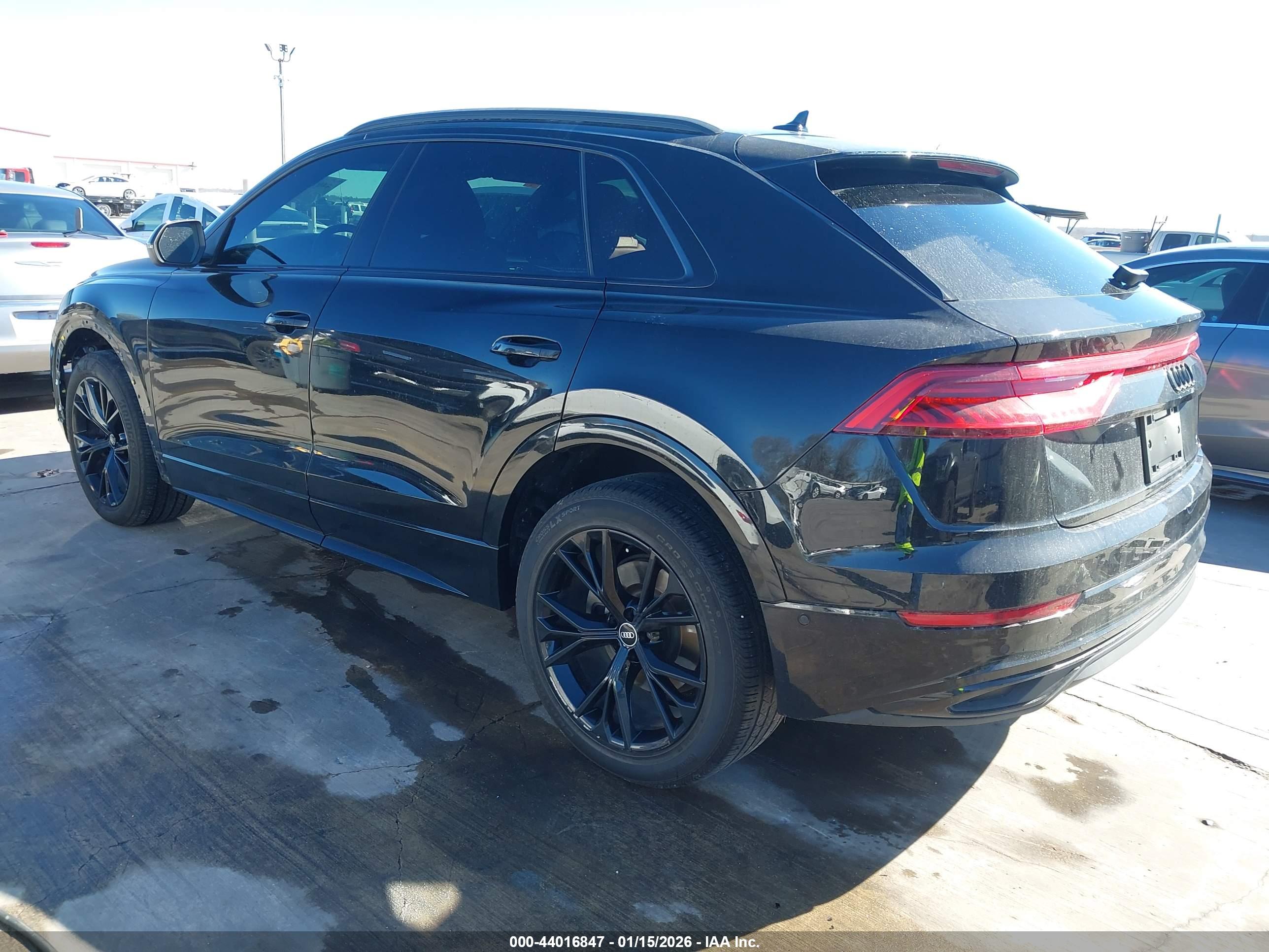 AUDI Q8 image 3