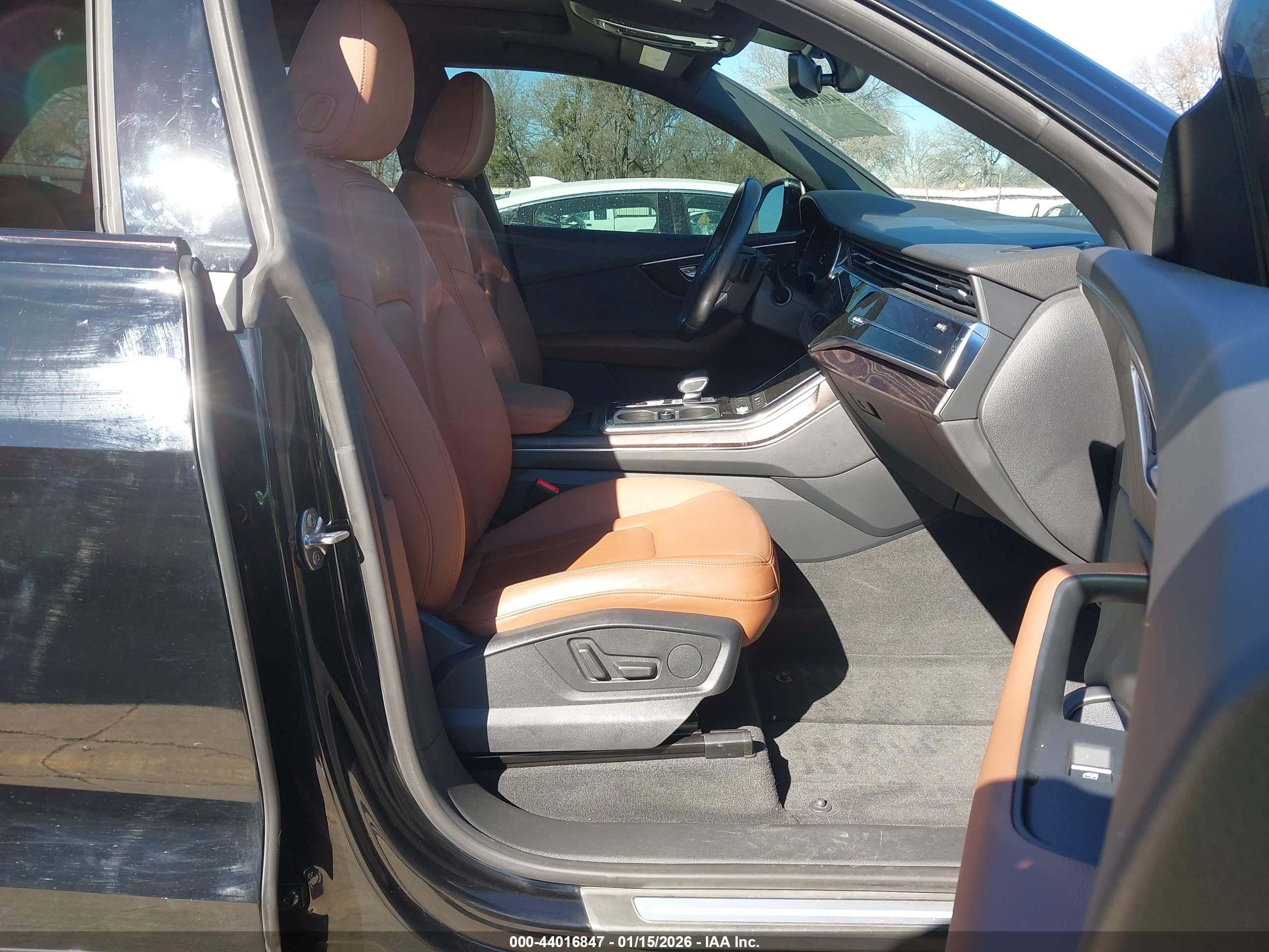 AUDI Q8 image 5