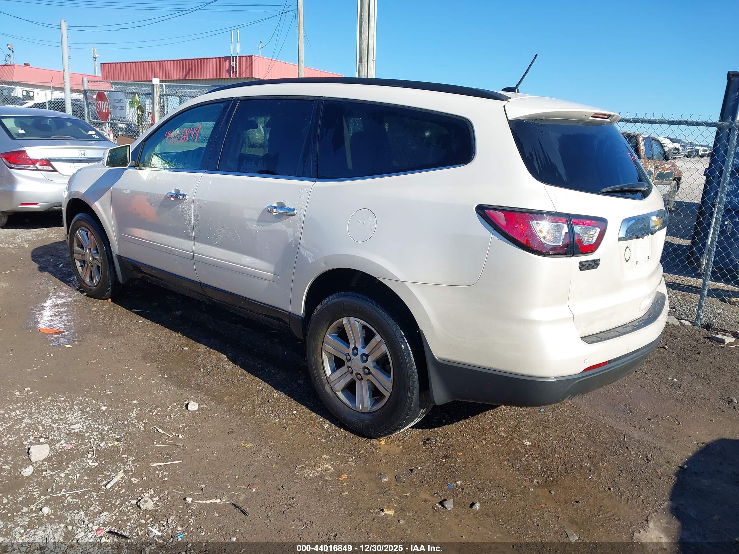 CHEVROLET TRAVERSE image 3