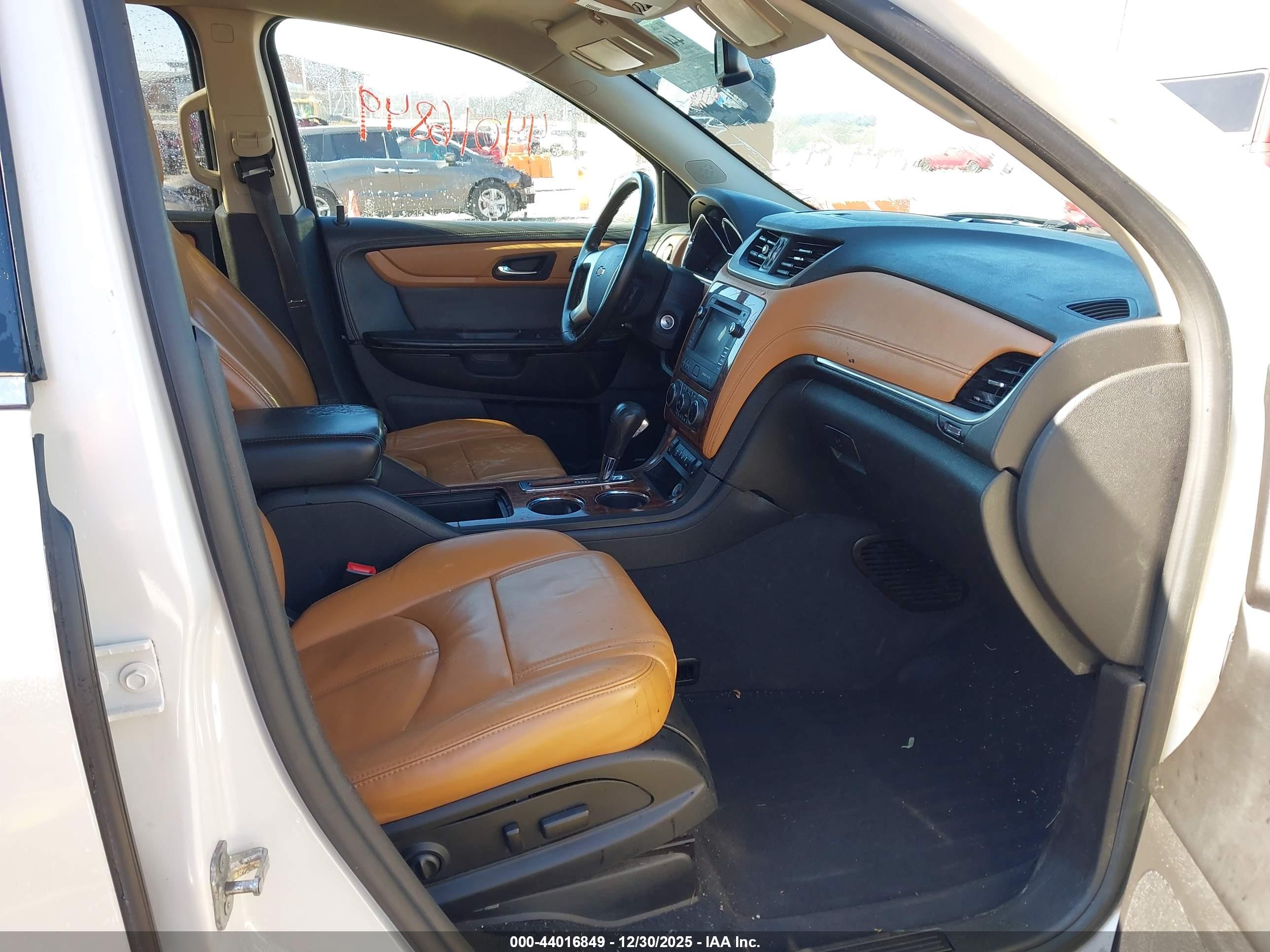 CHEVROLET TRAVERSE image 5
