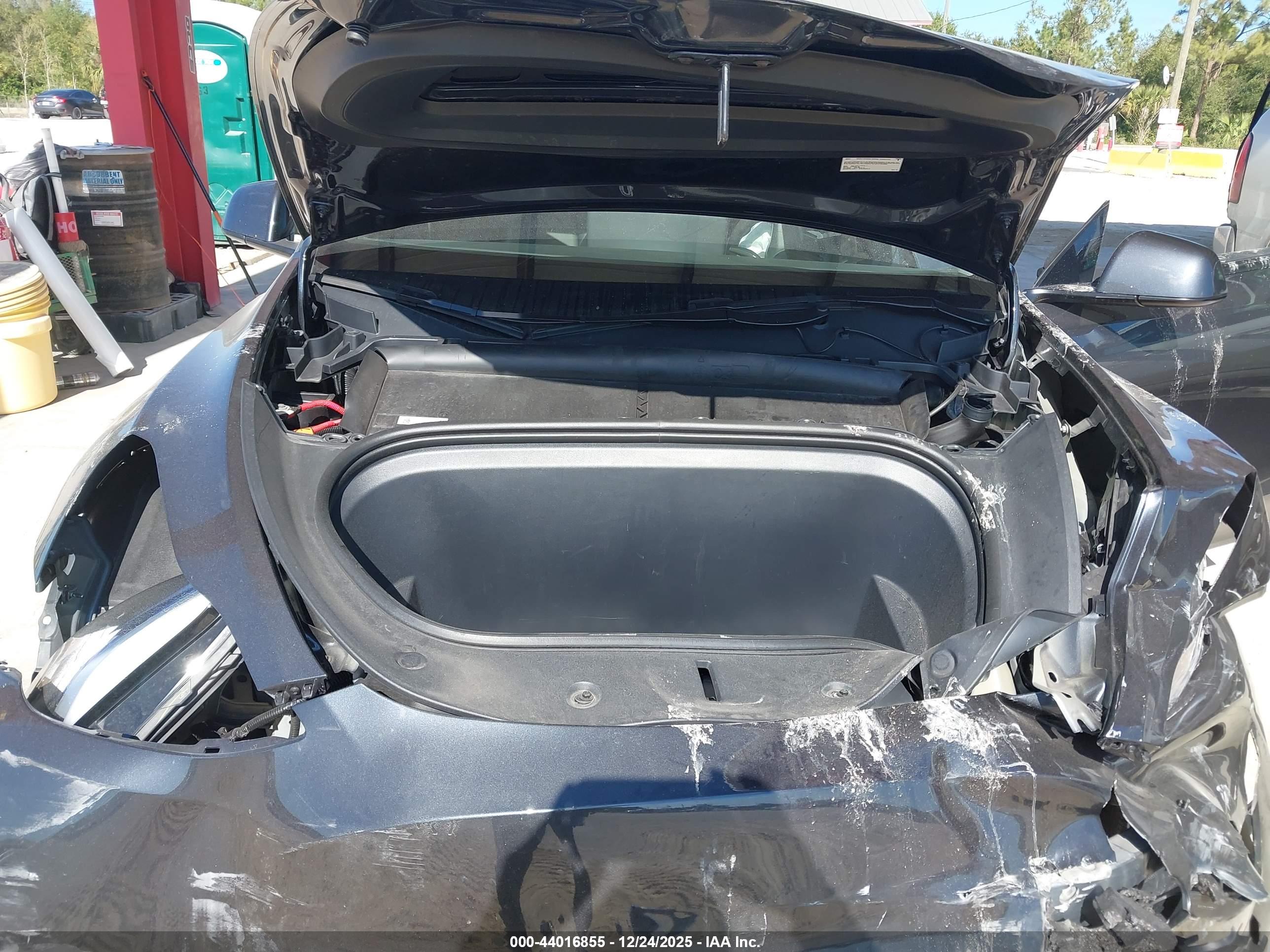 TESLA MODEL image 10