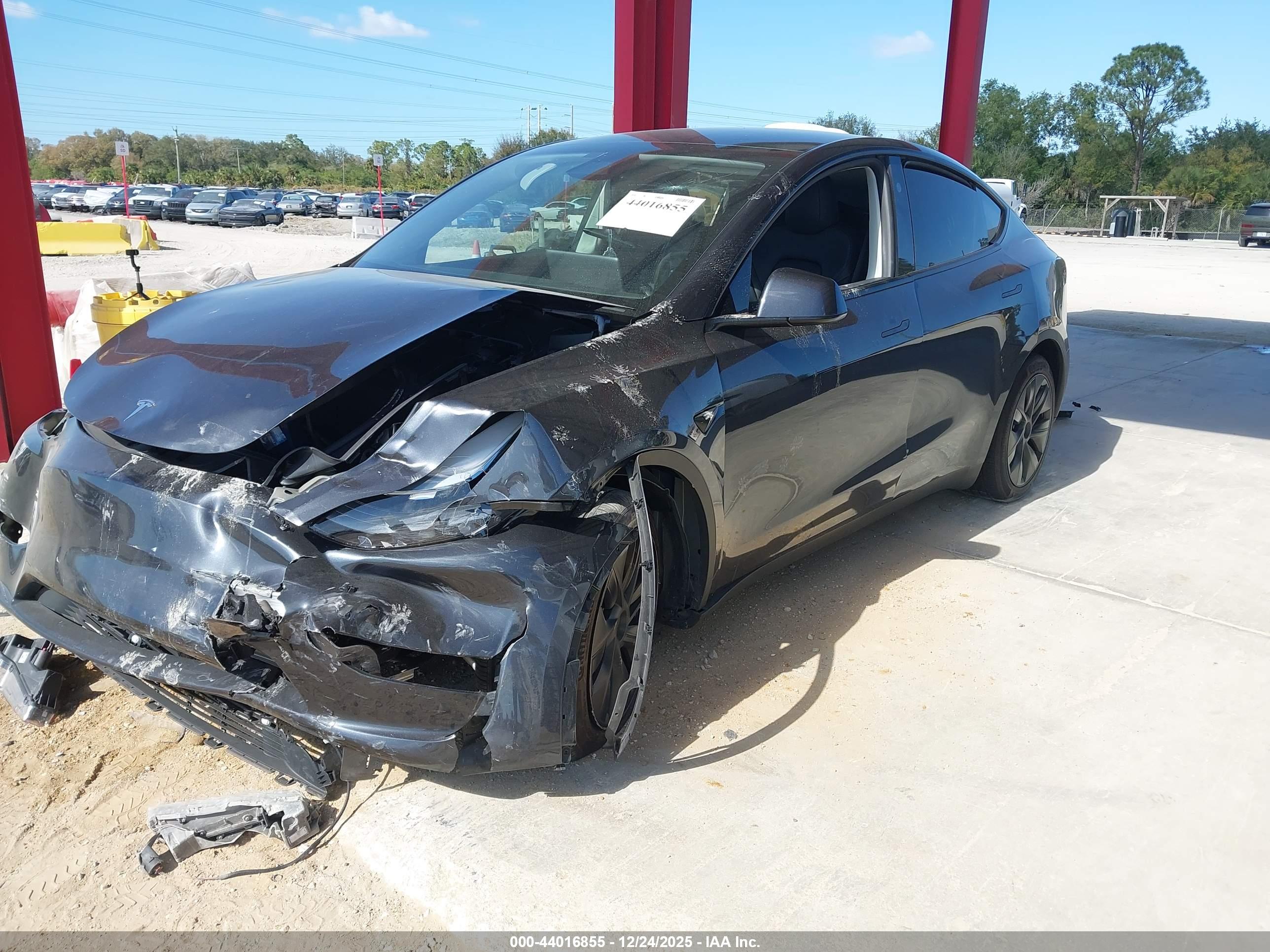 TESLA MODEL image 2