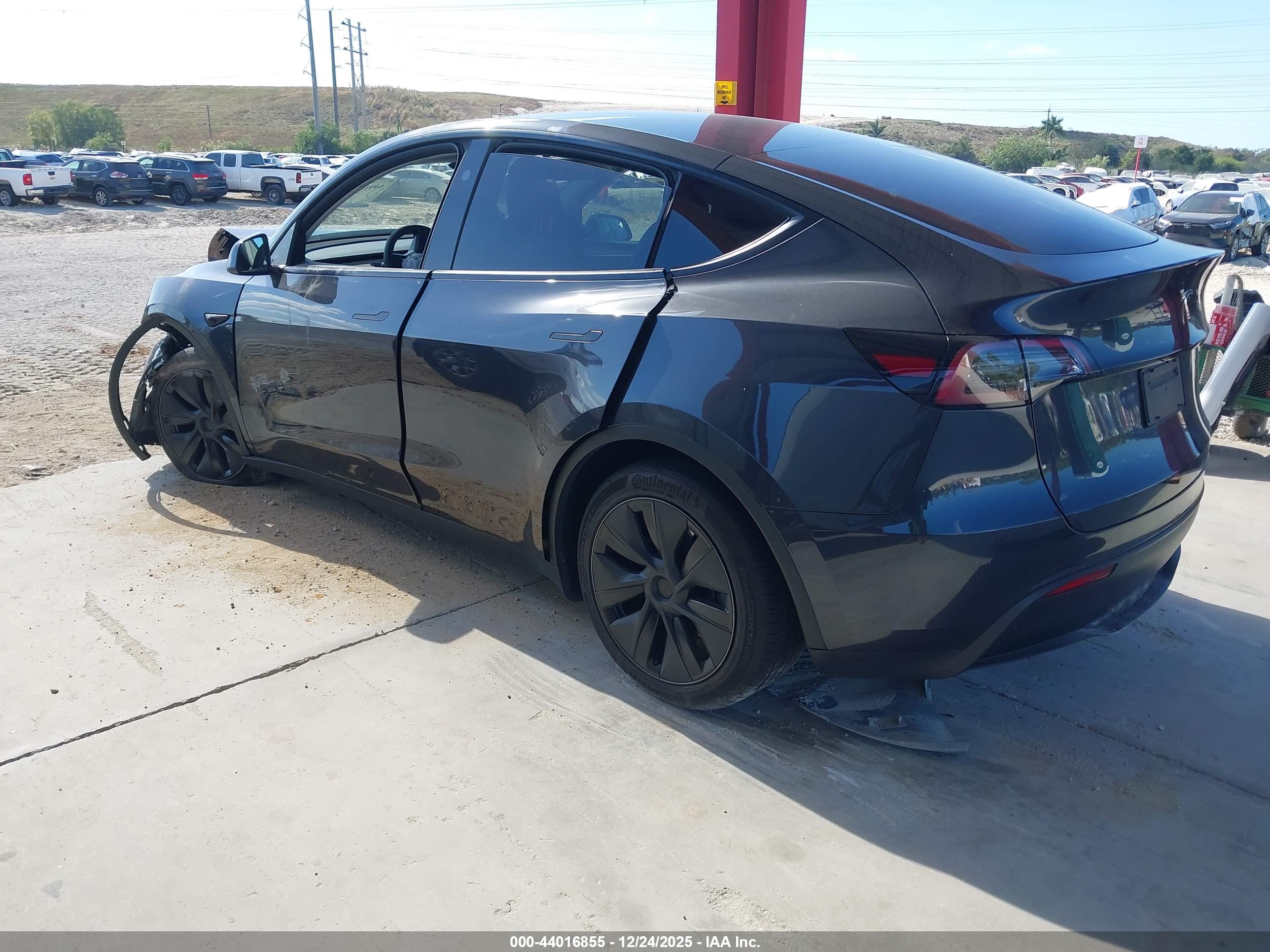 TESLA MODEL image 3