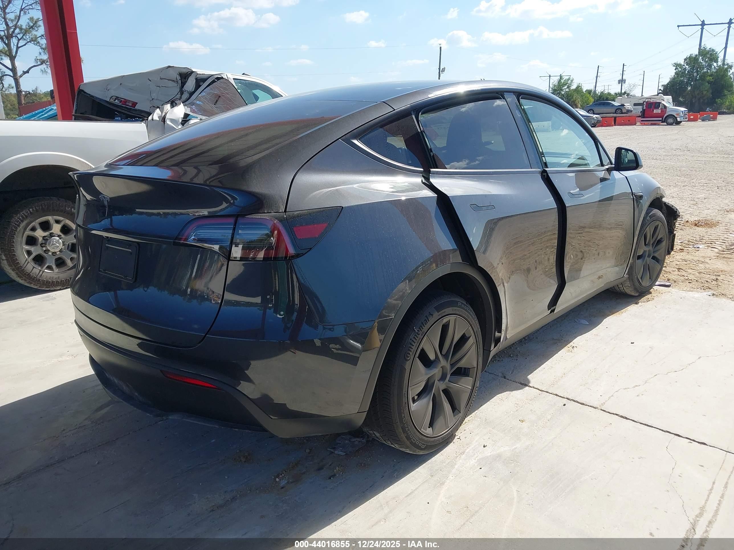 TESLA MODEL image 4