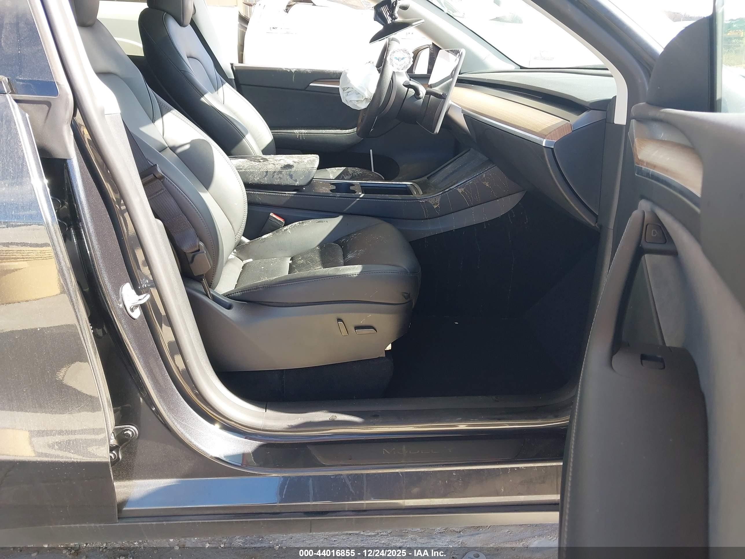 TESLA MODEL image 5