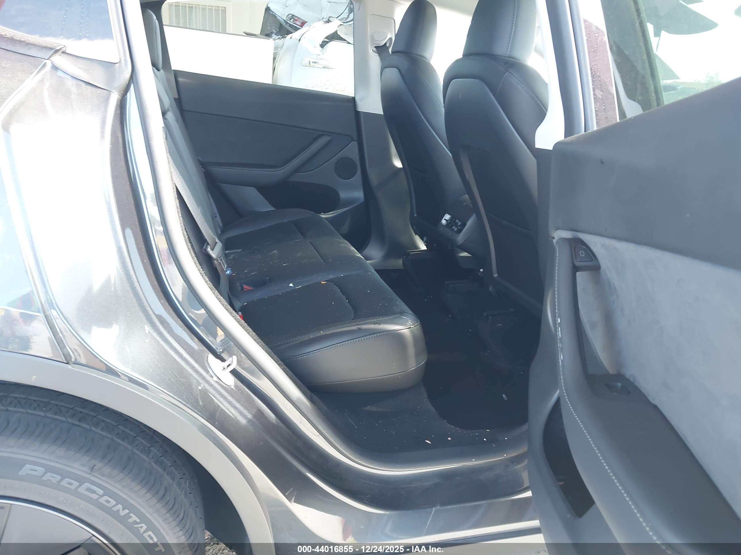 TESLA MODEL image 8