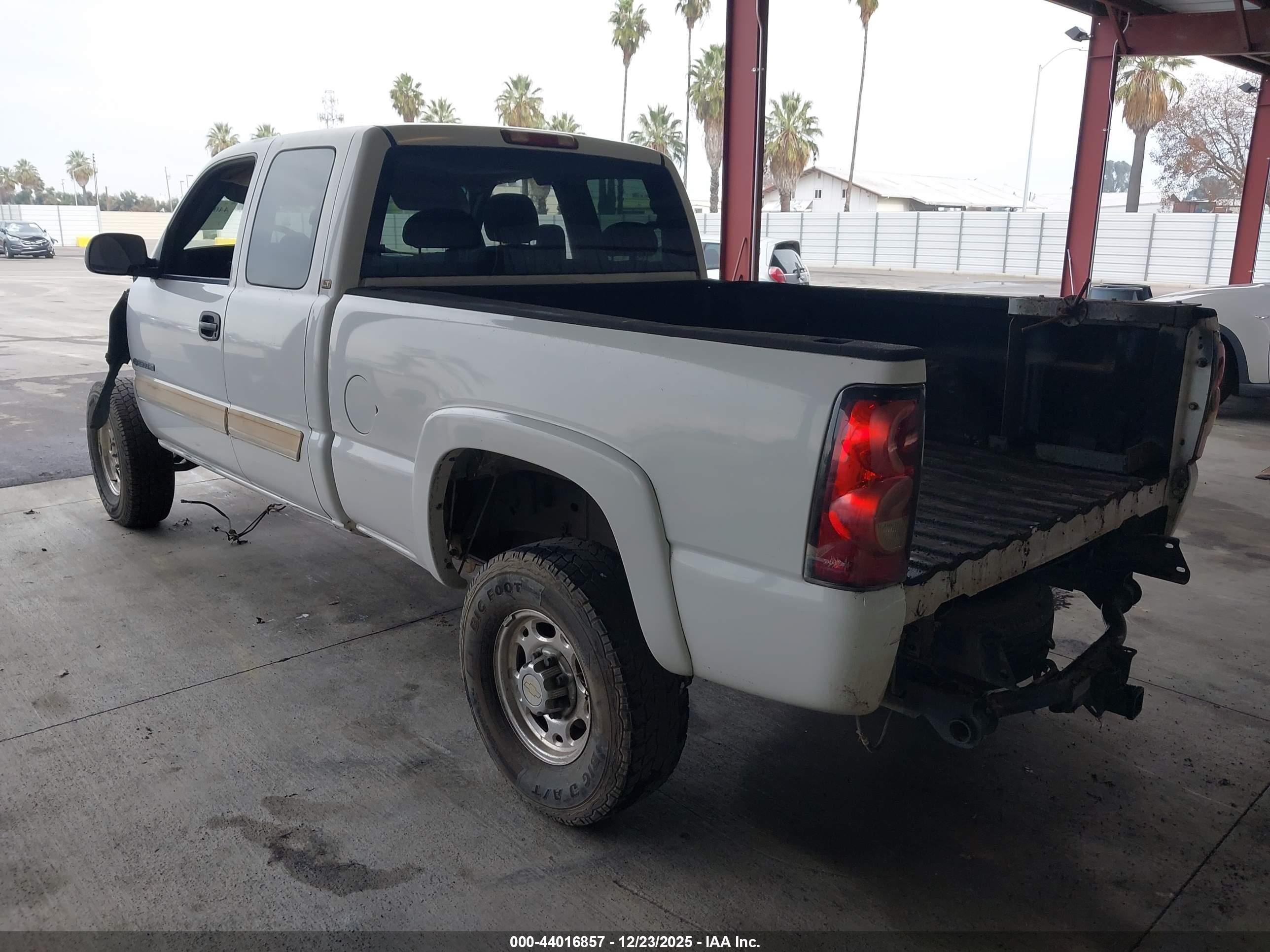 CHEVROLET SILVERADO image 3