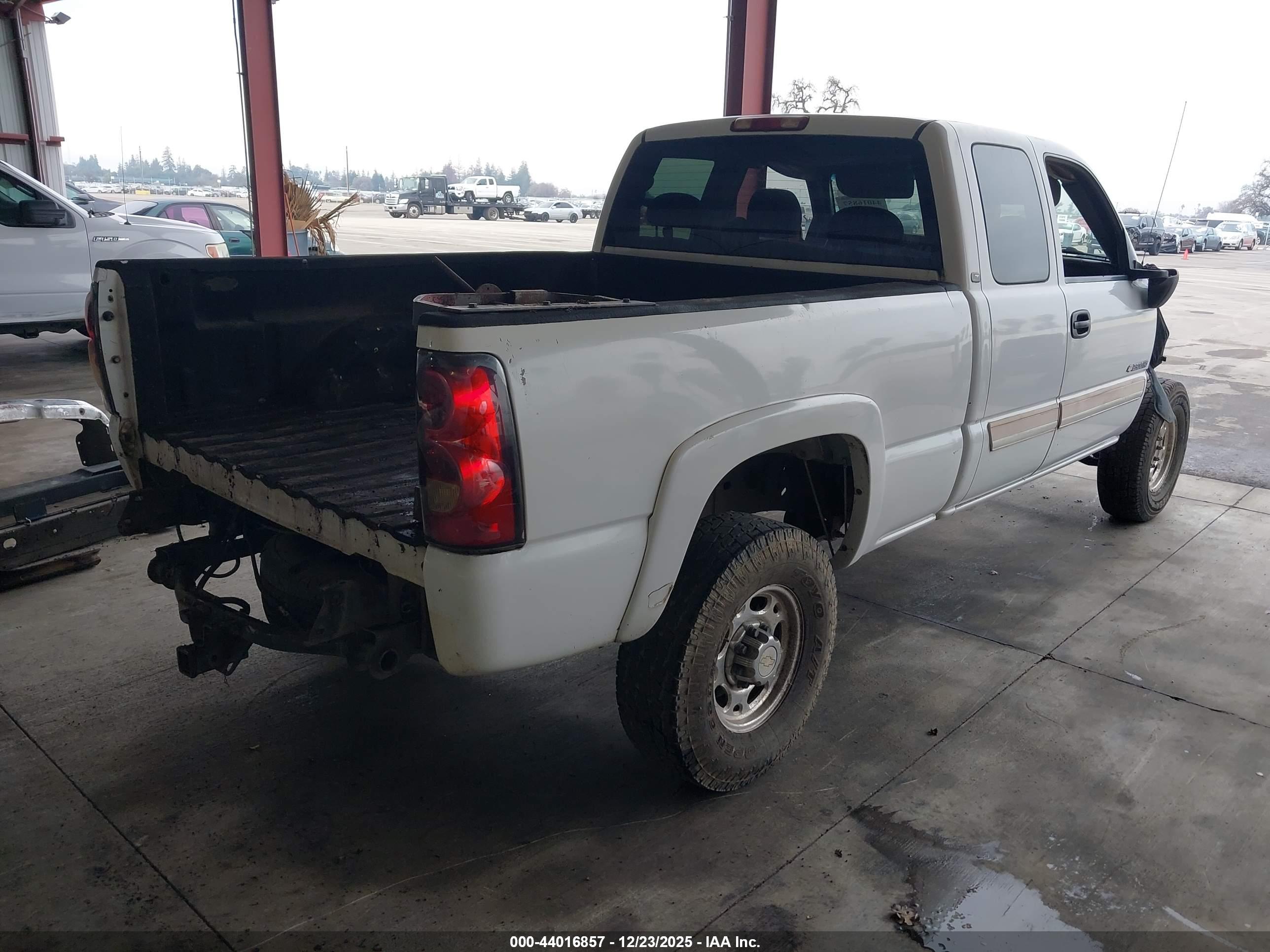 CHEVROLET SILVERADO image 4