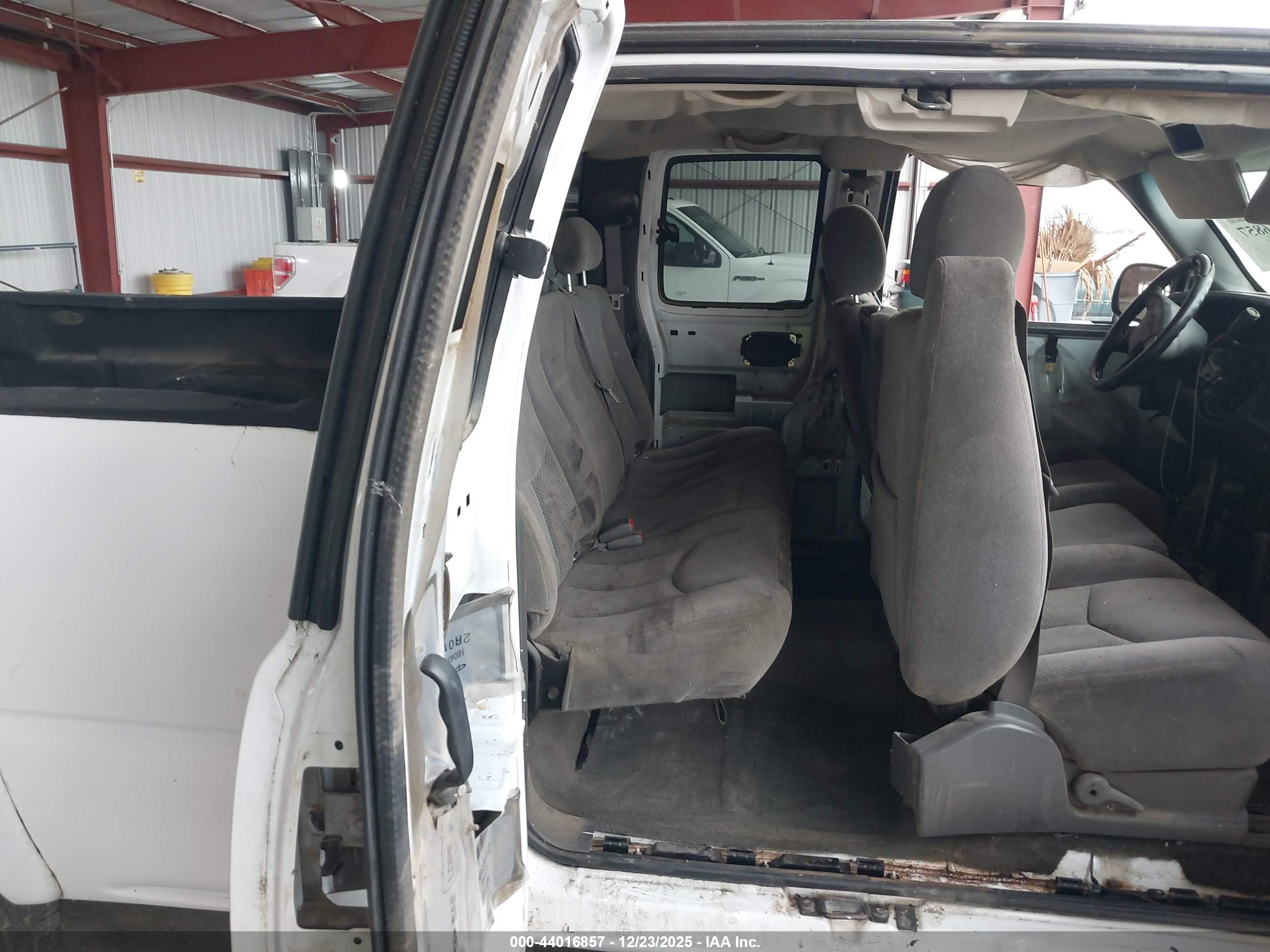 CHEVROLET SILVERADO image 8