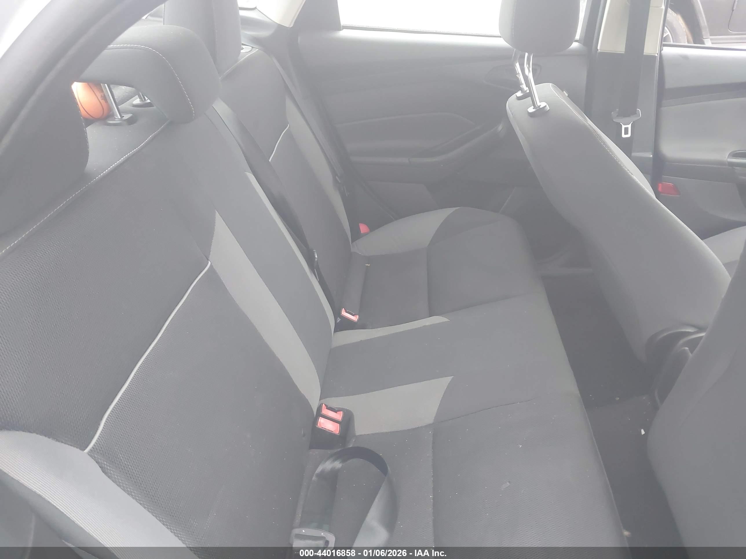 FORD FOCUS image 8