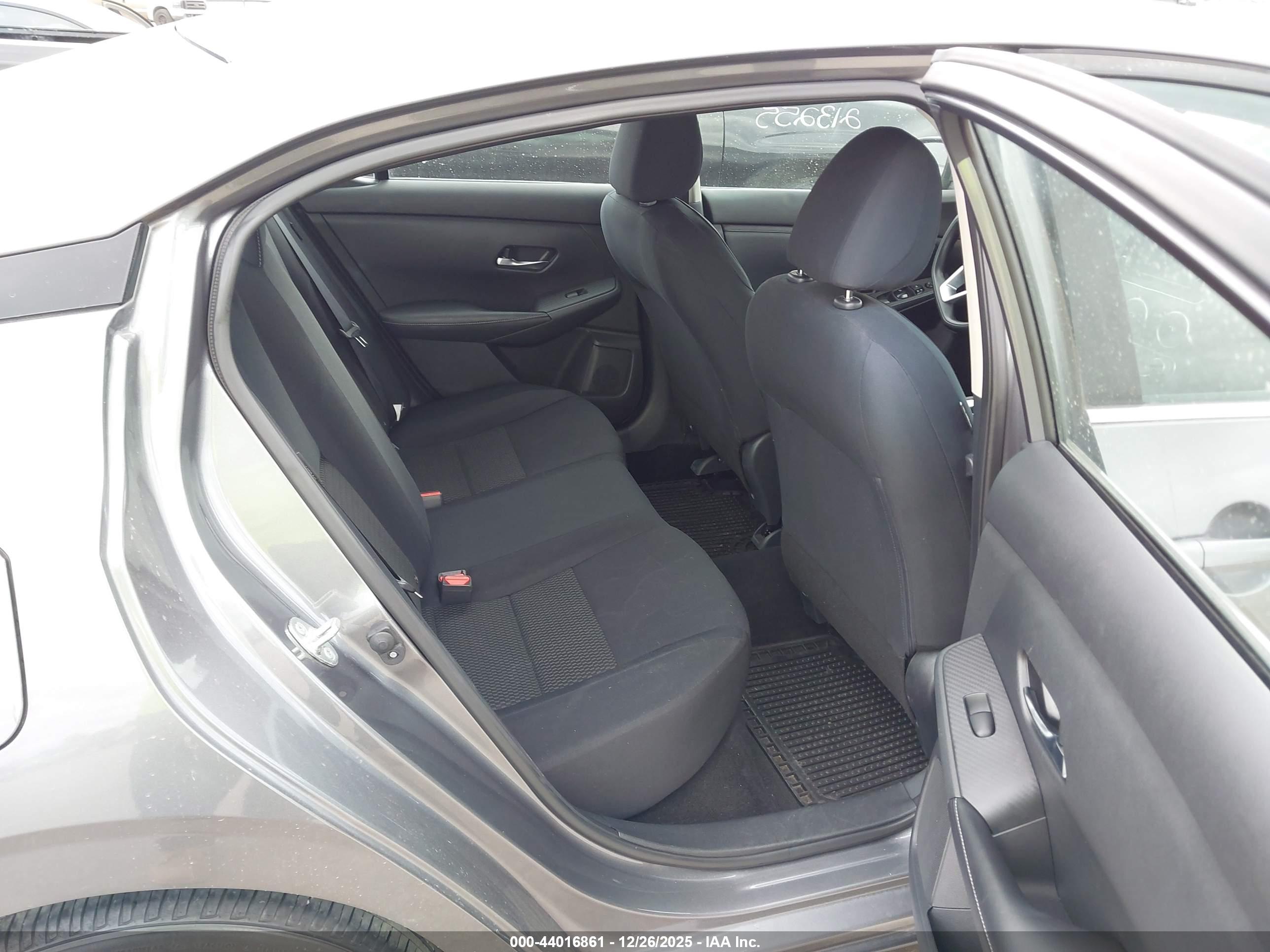 NISSAN SENTRA image 8