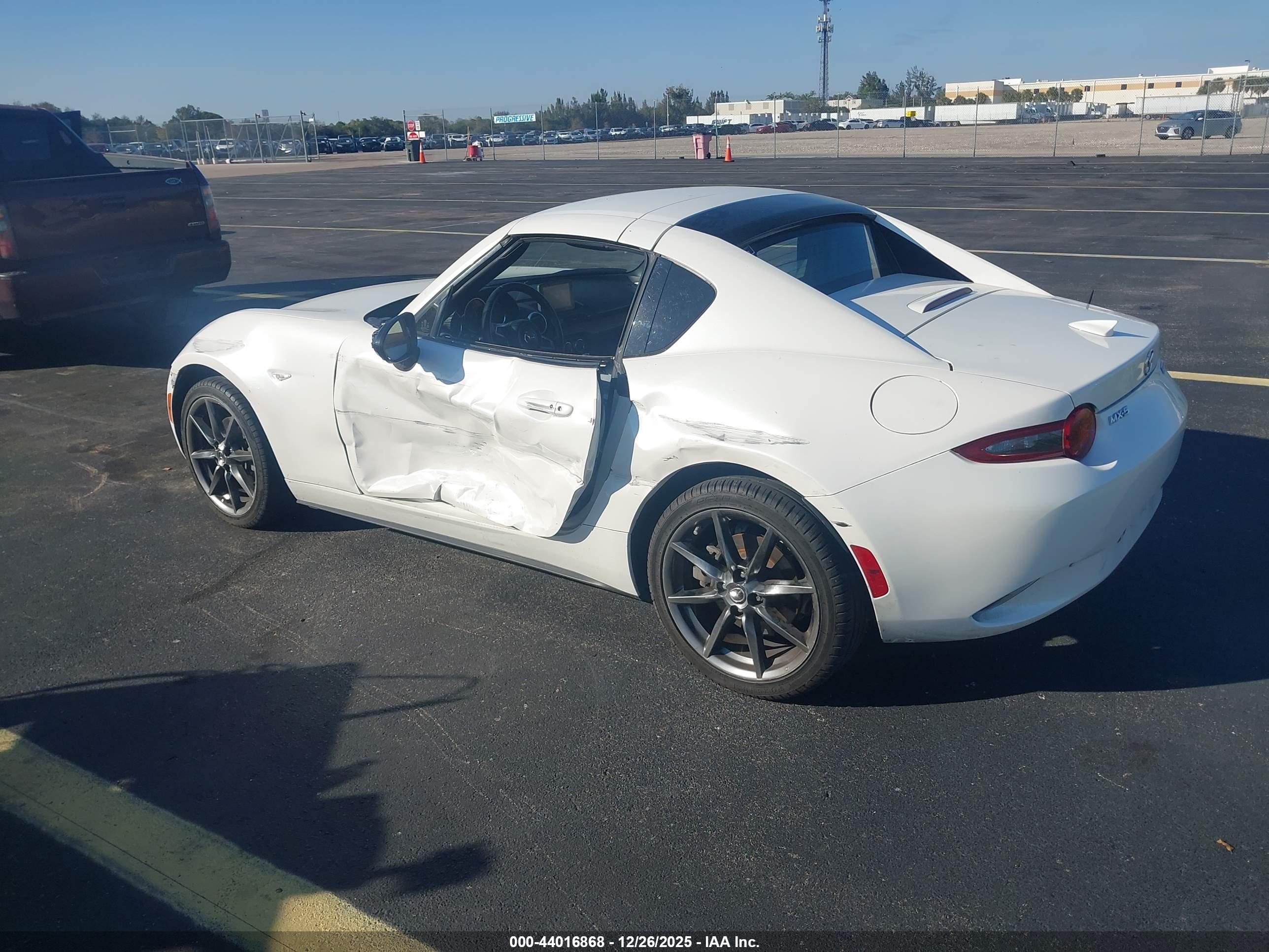 MAZDA MX-5 image 3