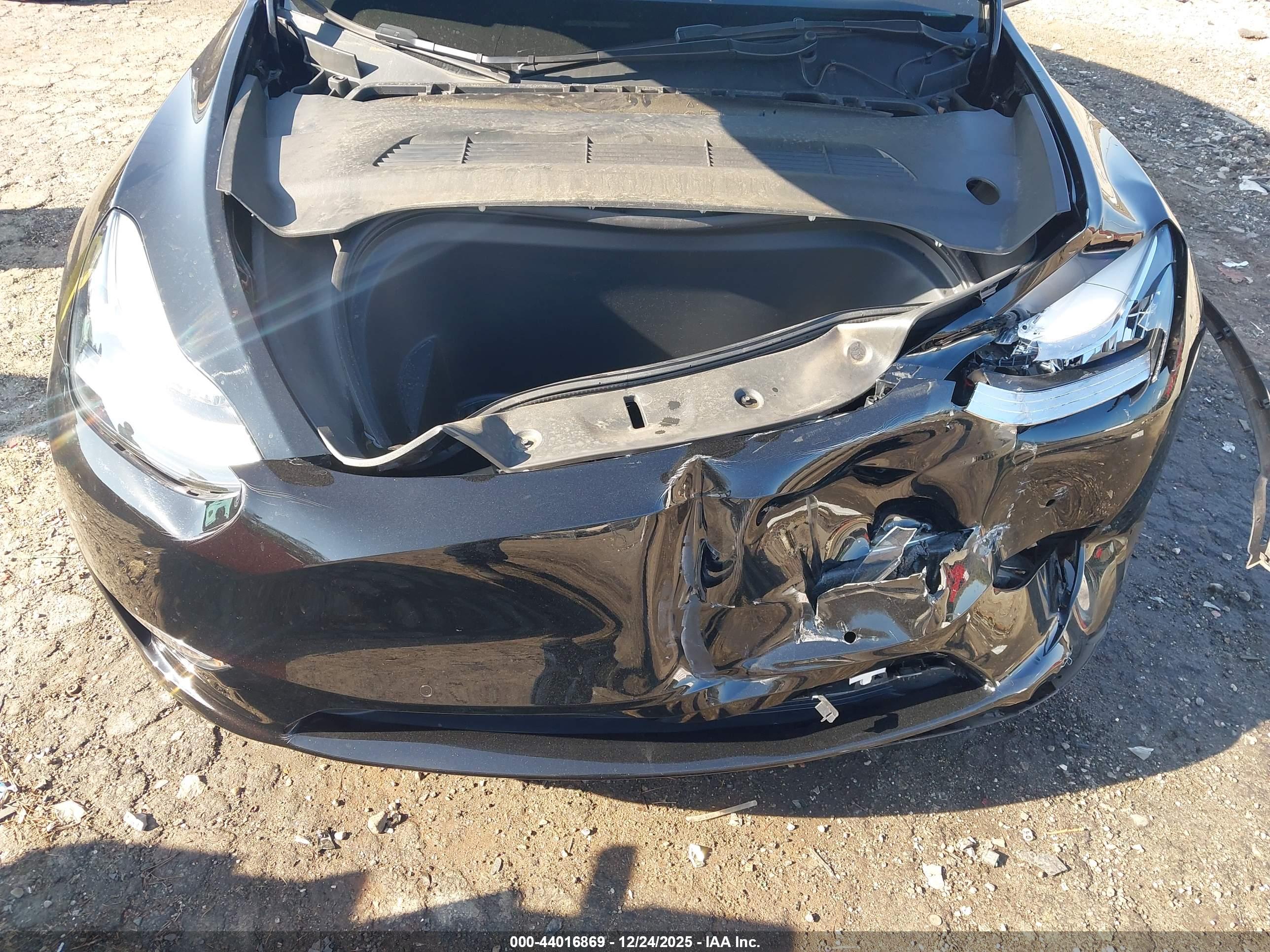 TESLA MODEL image 10