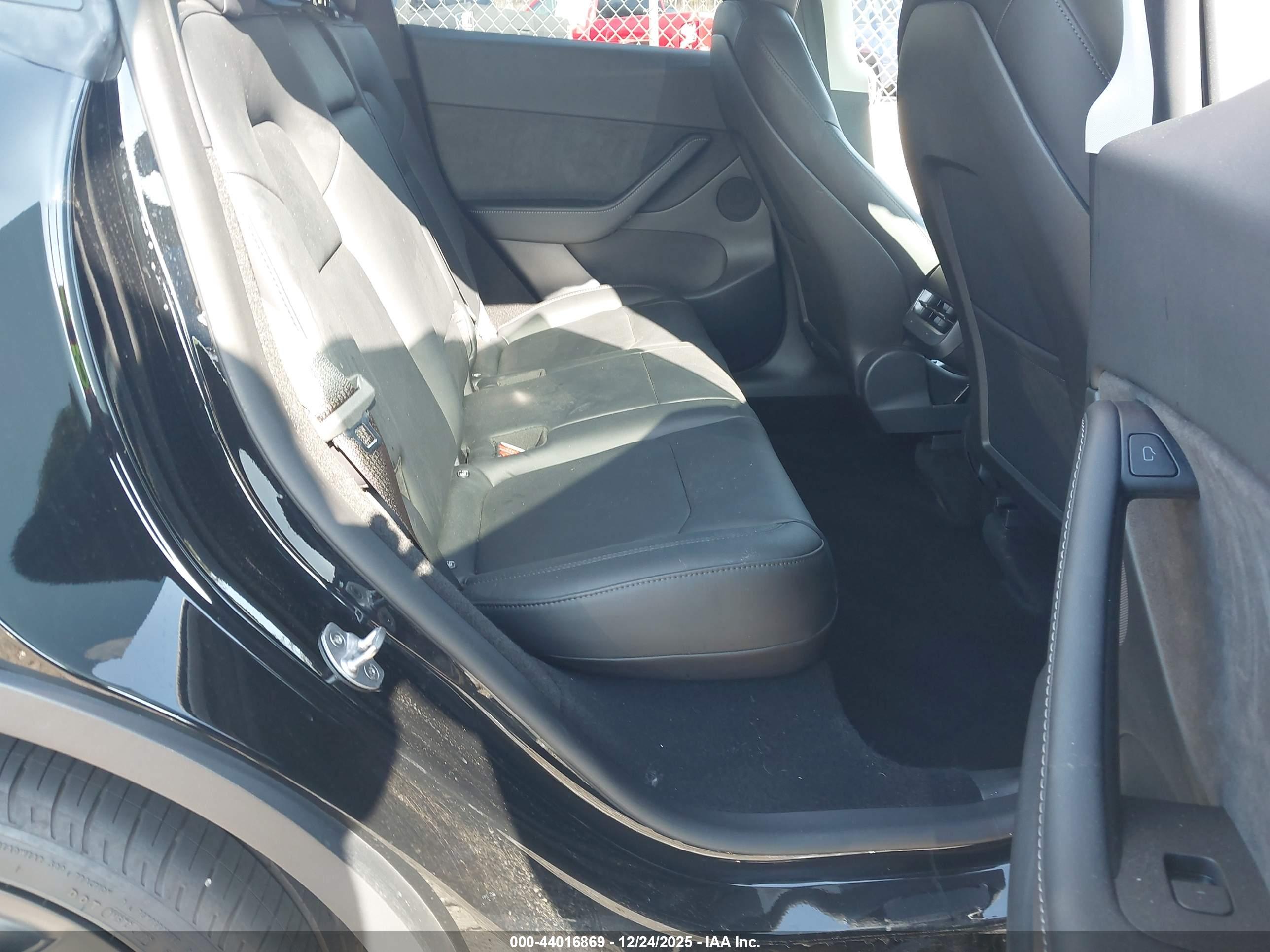 TESLA MODEL image 8
